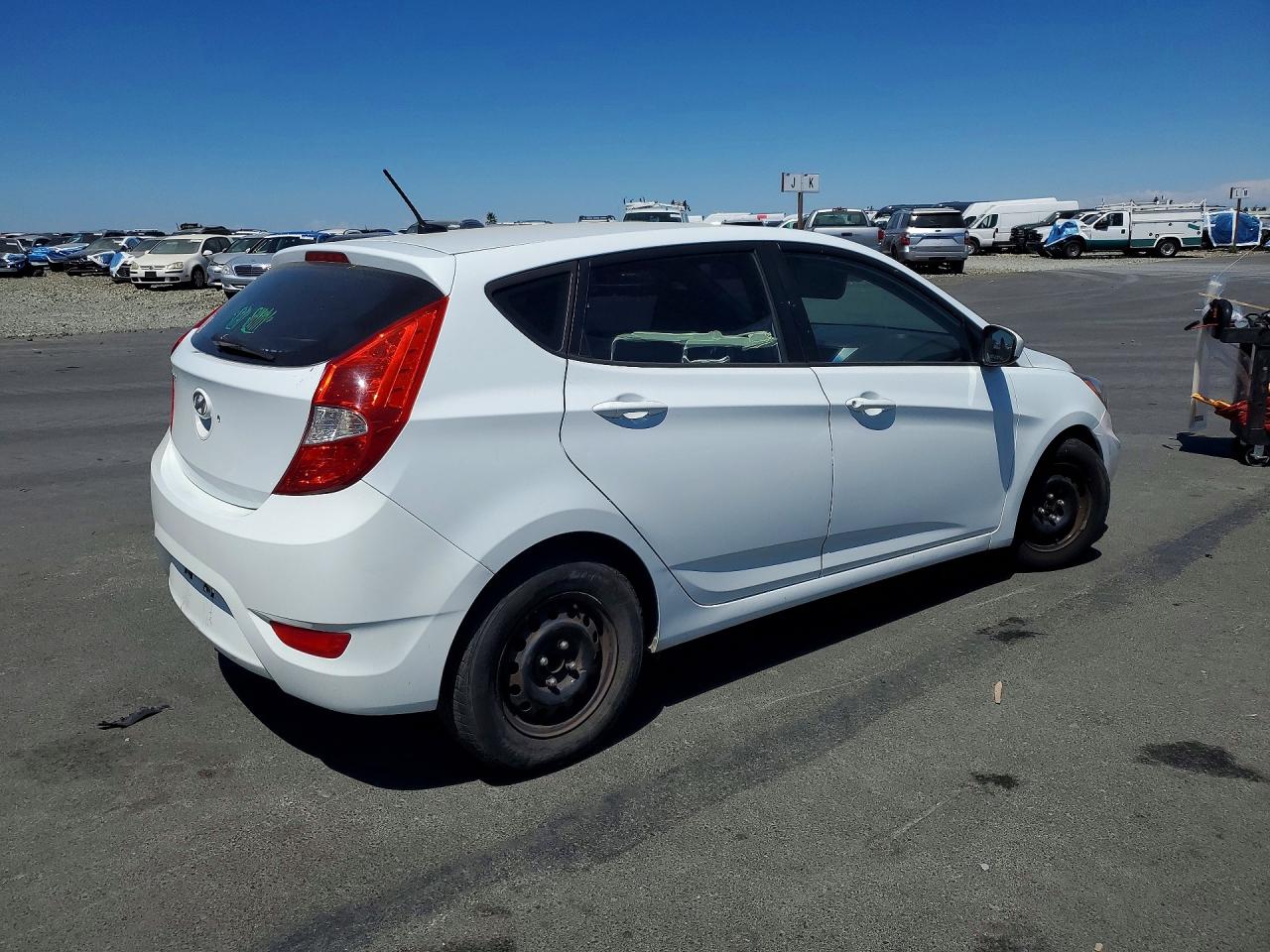 2013 Hyundai Accent Gs White vin: KMHCT5AE2DU138189
