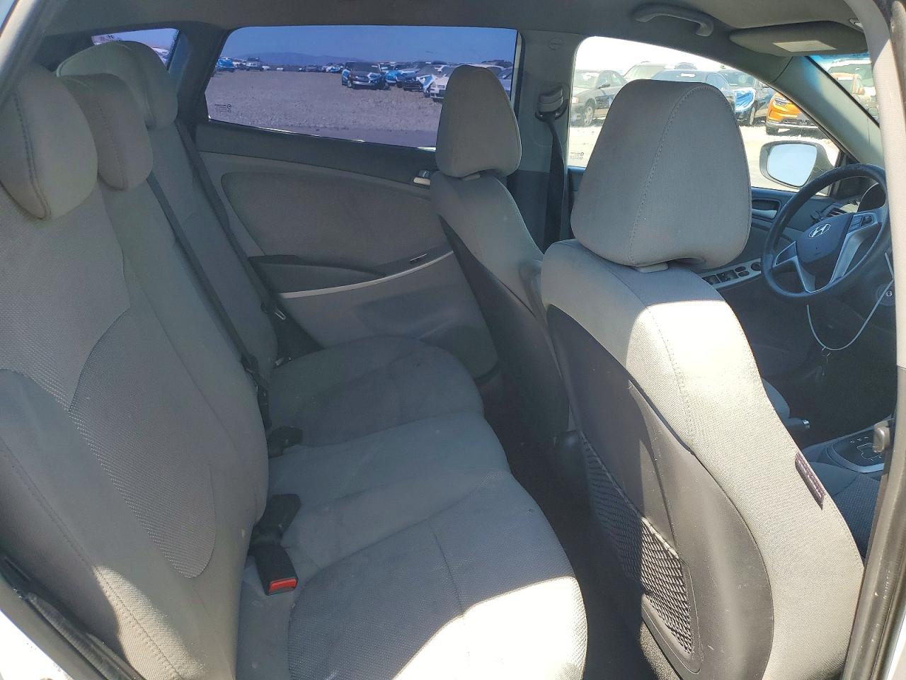 2013 Hyundai Accent Gs White vin: KMHCT5AE2DU138189