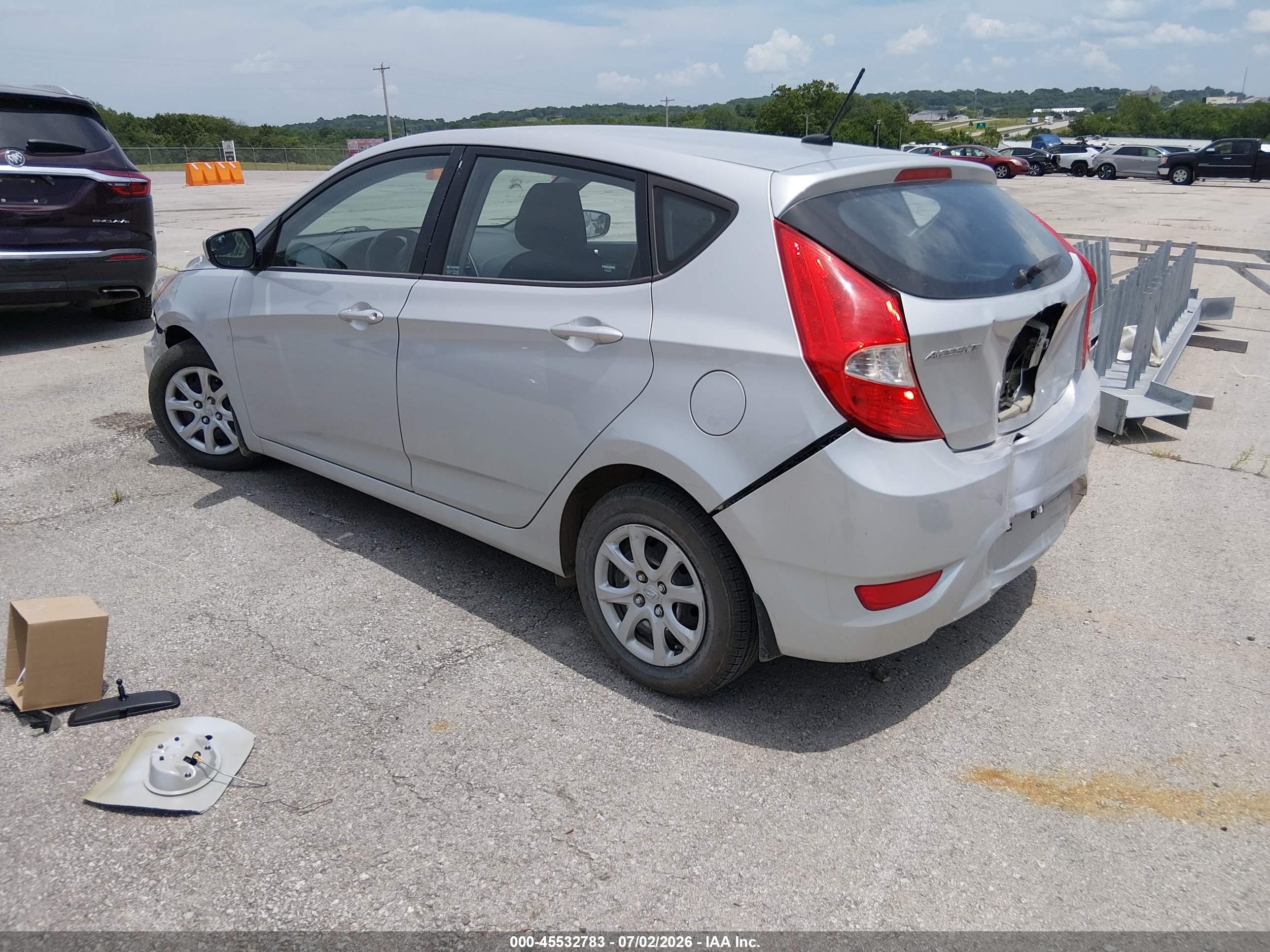 2014 Hyundai Accent Gs Silver vin: KMHCT5AE2EU195428