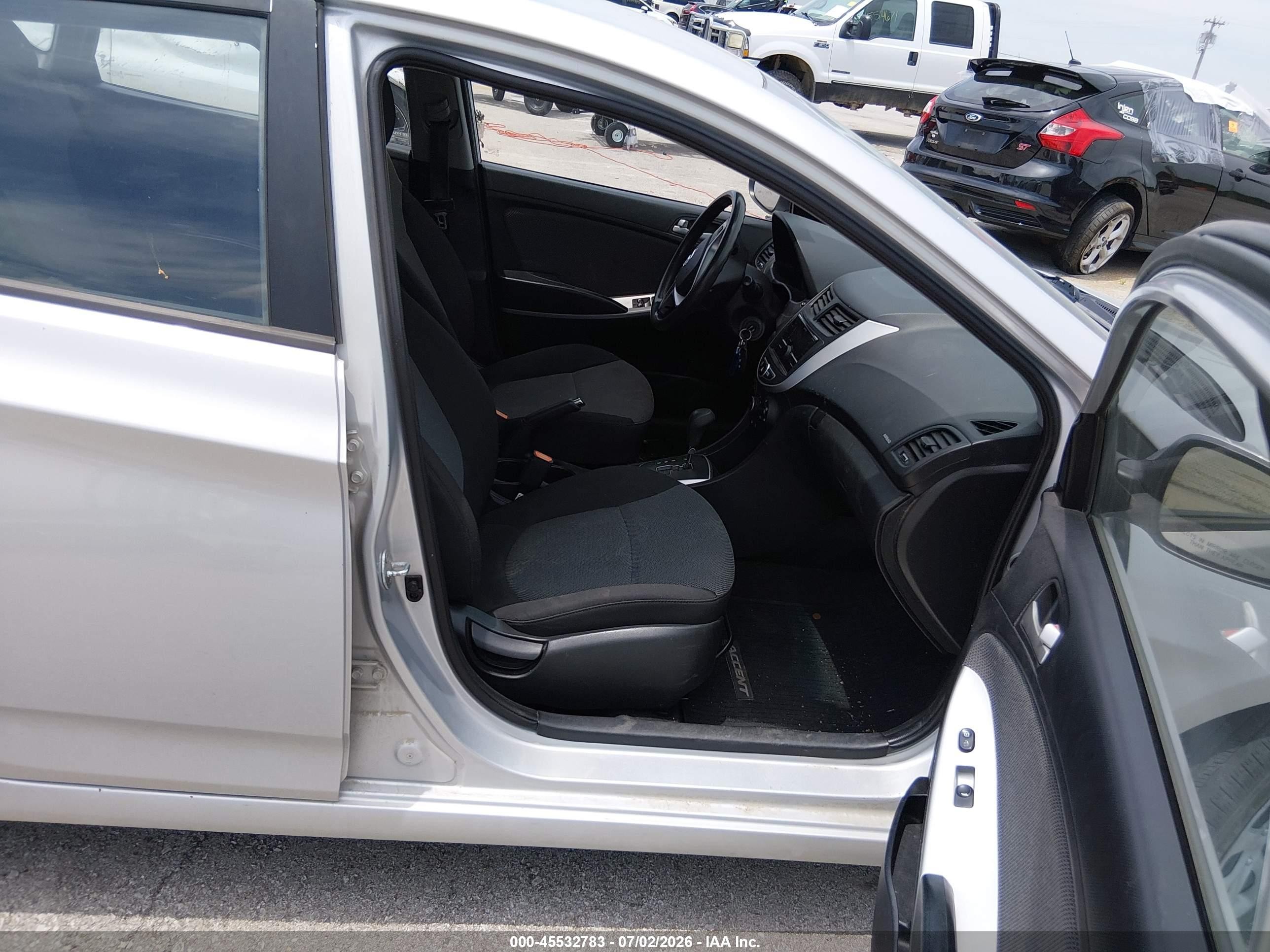 2014 Hyundai Accent Gs Silver vin: KMHCT5AE2EU195428