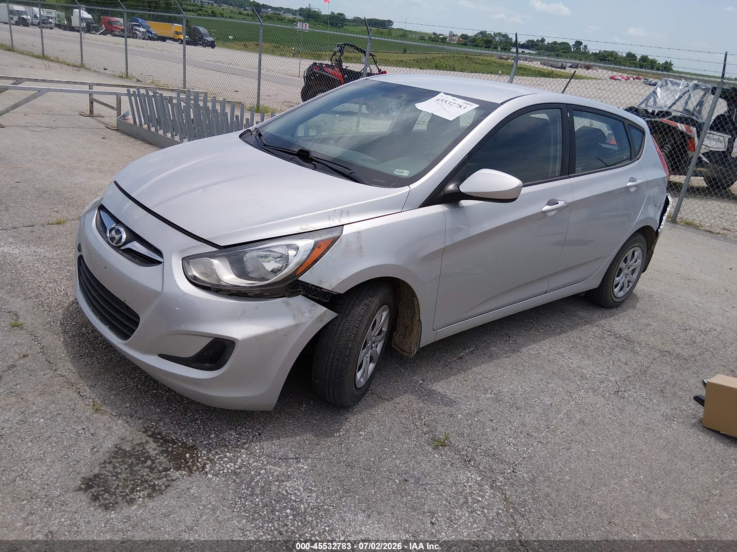 2014 Hyundai Accent Gs Silver vin: KMHCT5AE2EU195428