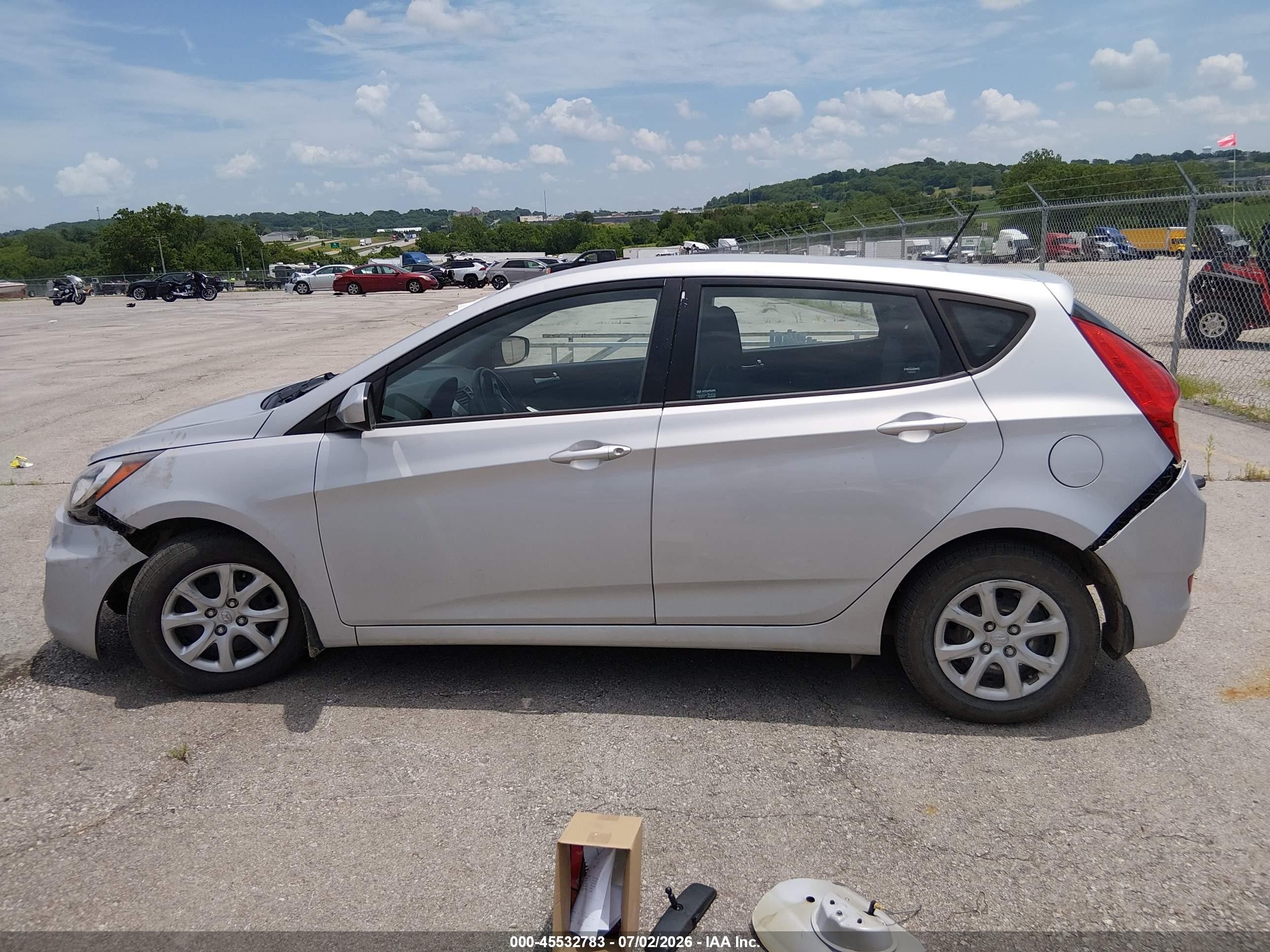 2014 Hyundai Accent Gs Silver vin: KMHCT5AE2EU195428