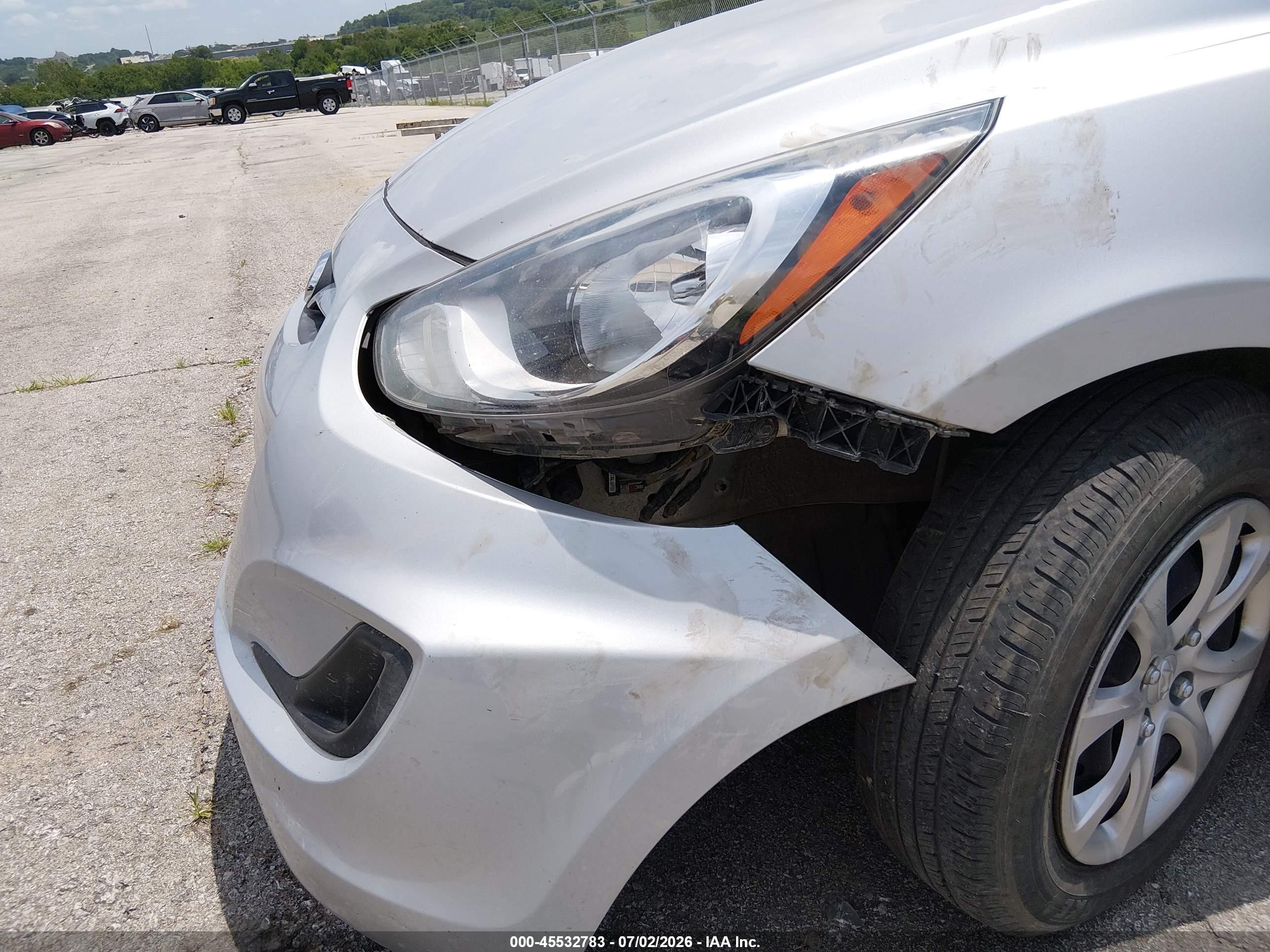 2014 Hyundai Accent Gs Silver vin: KMHCT5AE2EU195428