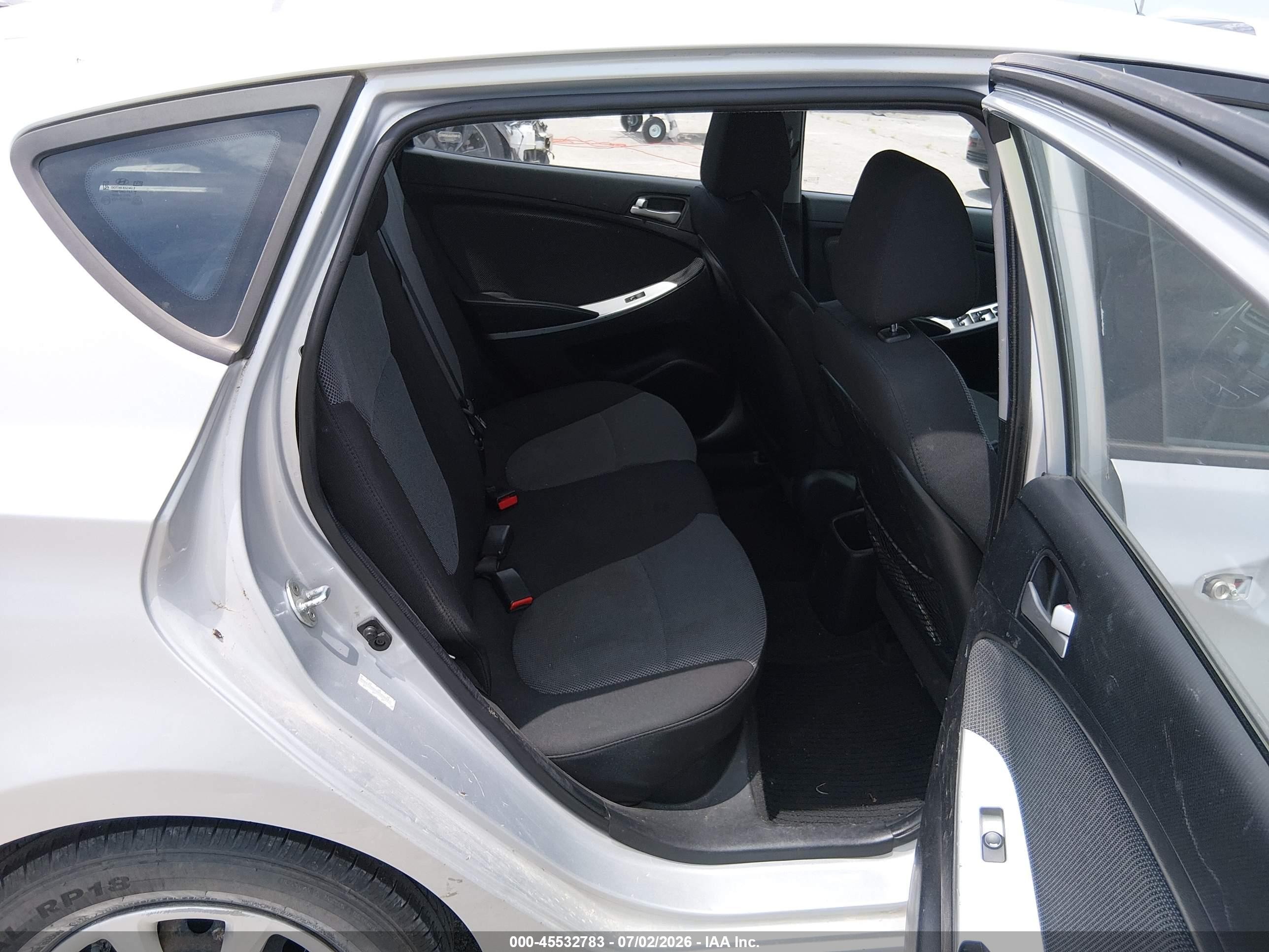 2014 Hyundai Accent Gs Silver vin: KMHCT5AE2EU195428