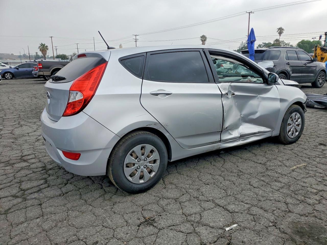 2015 Hyundai Accent Gs Серебряный vin: KMHCT5AE2FU209605