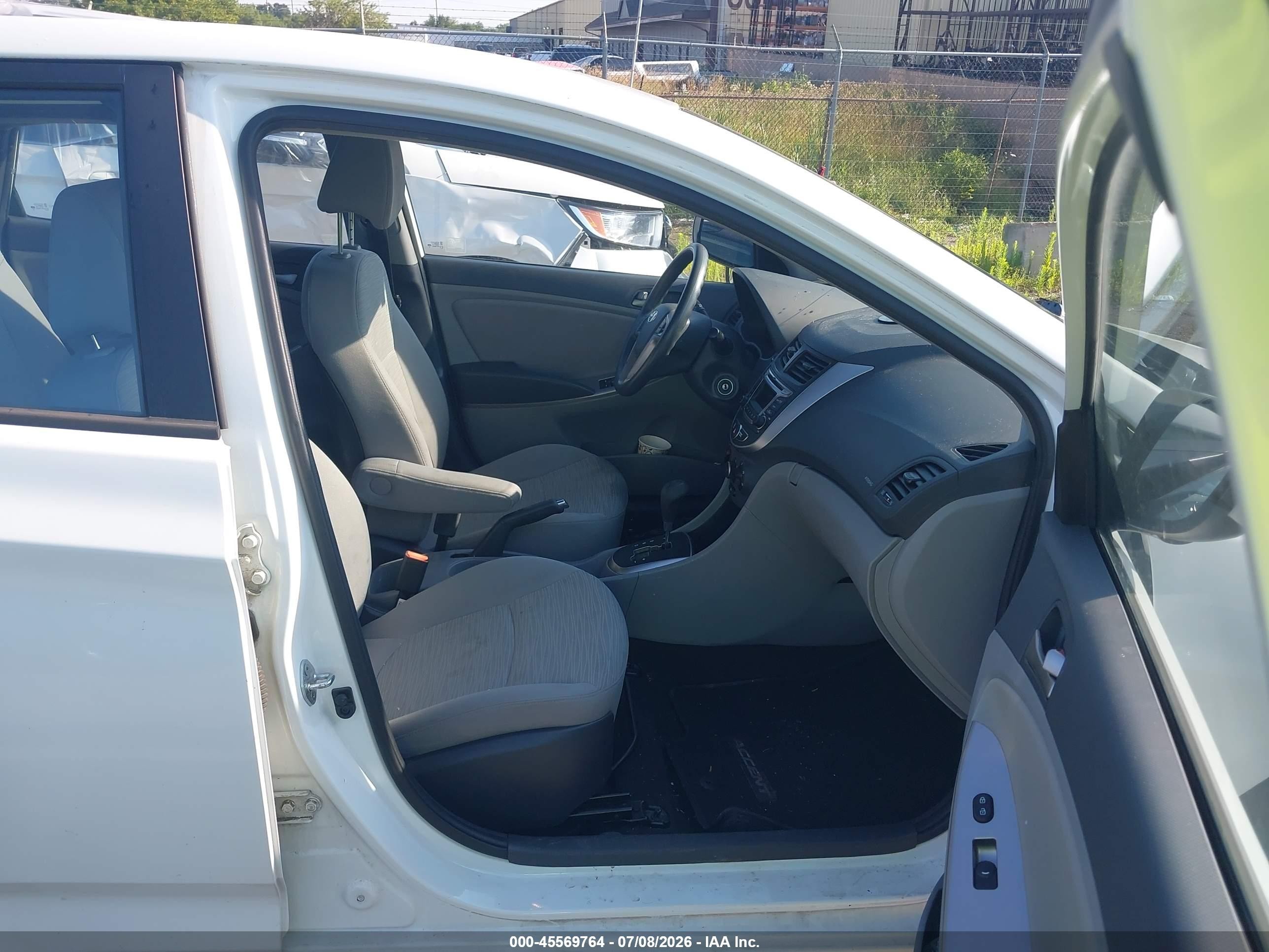 2015 Hyundai Accent Gs White vin: KMHCT5AE2FU212021