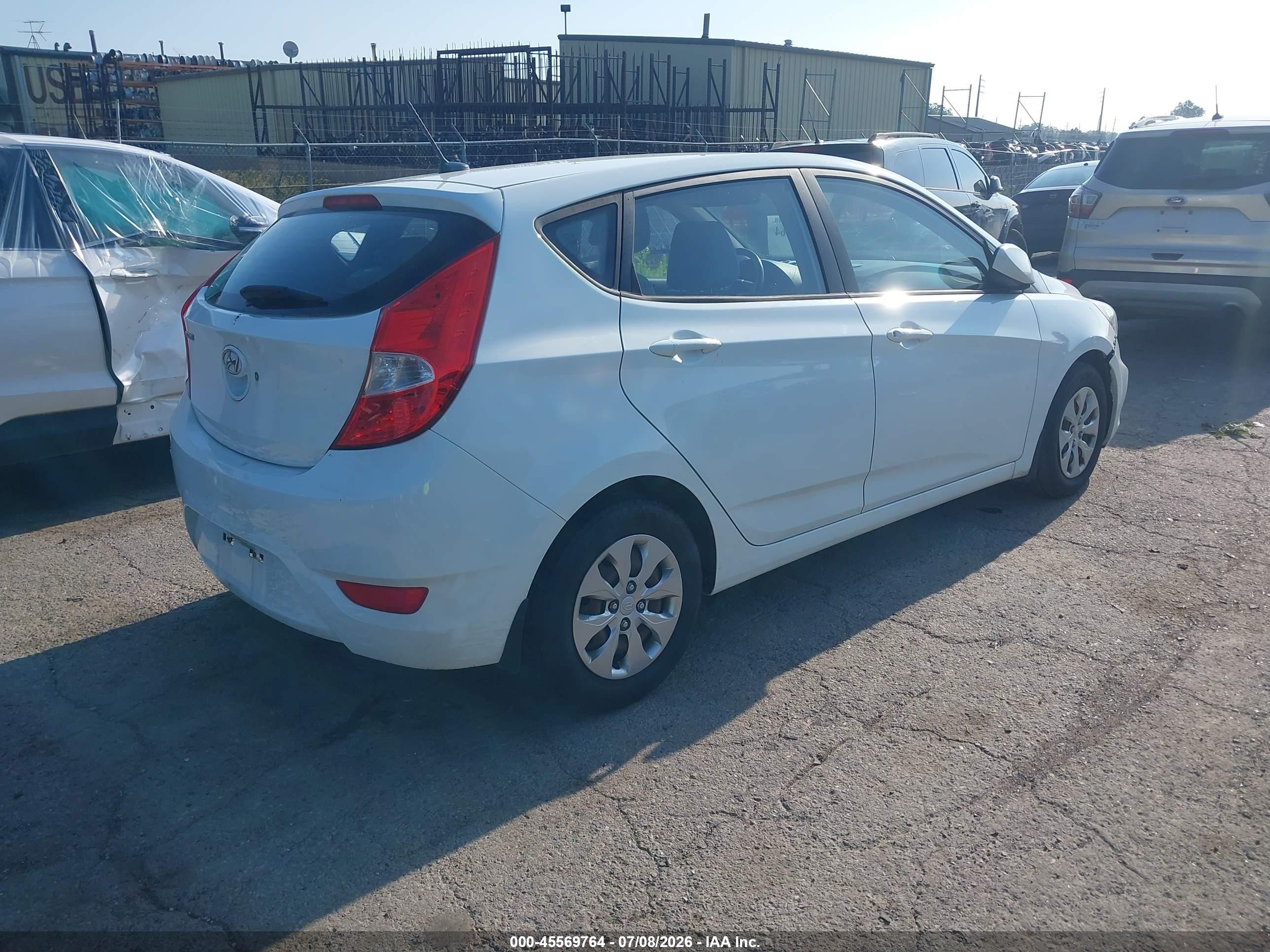 2015 Hyundai Accent Gs White vin: KMHCT5AE2FU212021