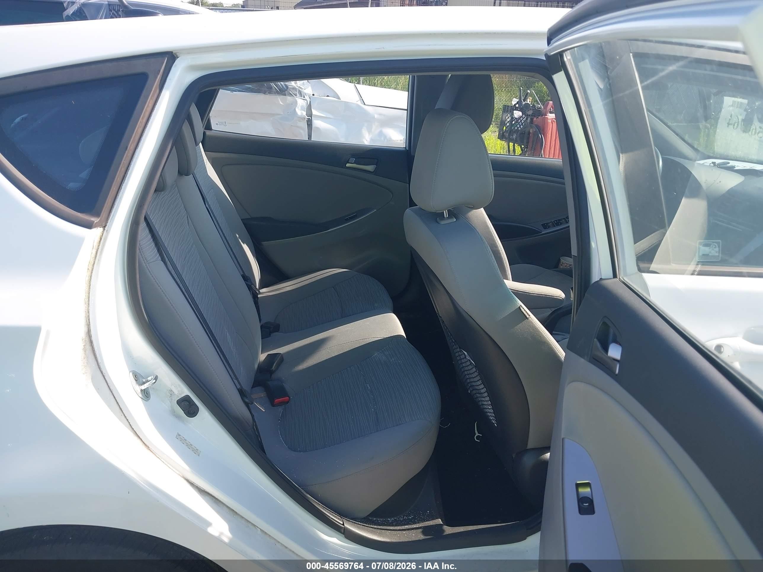 2015 Hyundai Accent Gs White vin: KMHCT5AE2FU212021