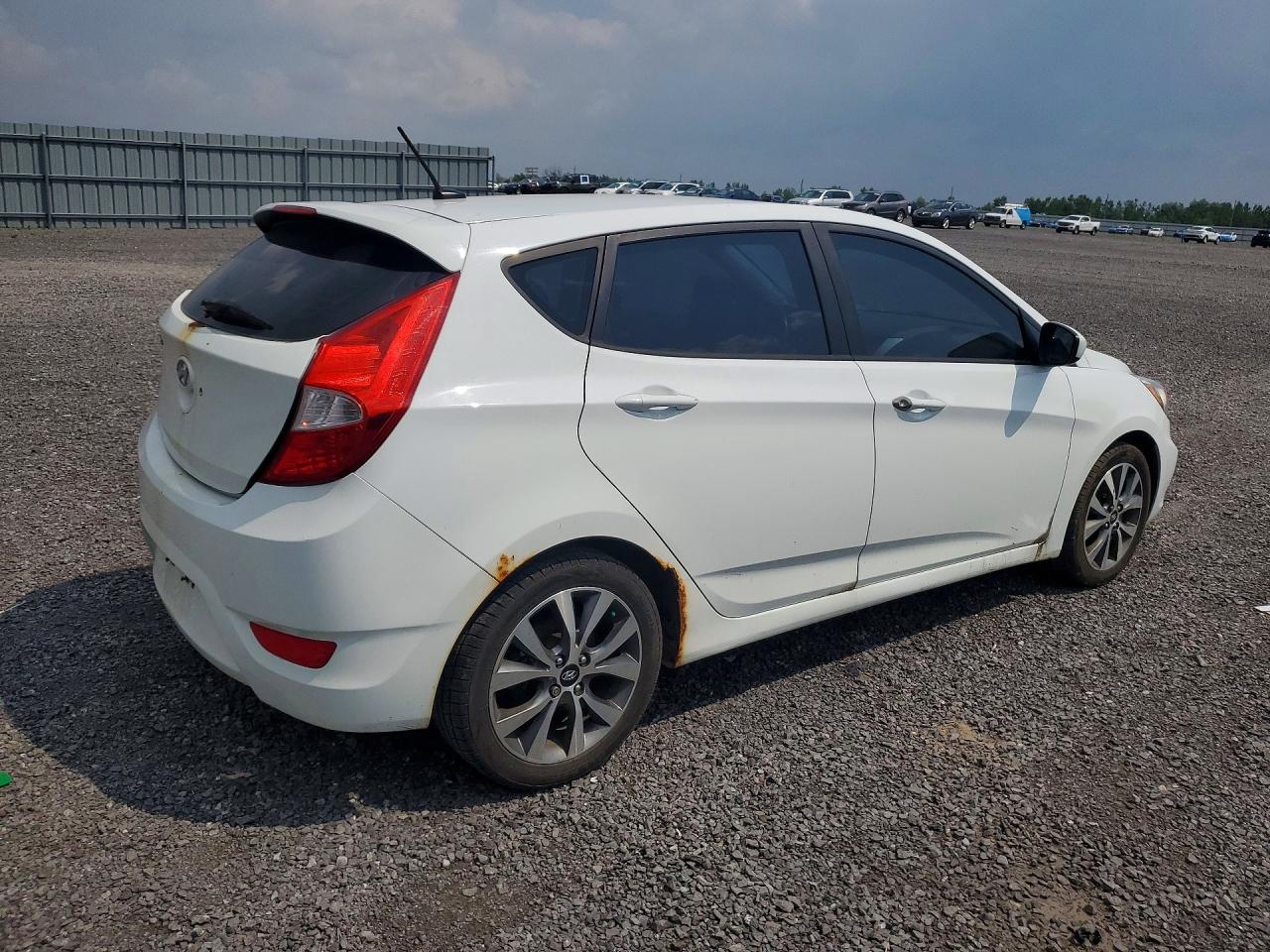 2015 Hyundai Accent Gs White vin: KMHCT5AE2FU212245