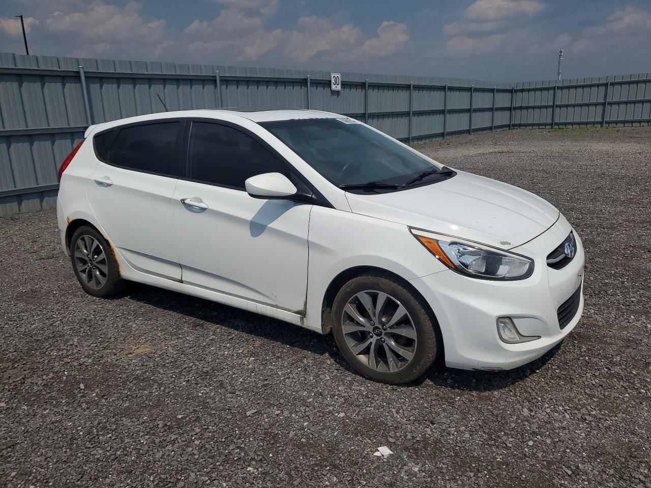 2015 Hyundai Accent Gs White vin: KMHCT5AE2FU212245
