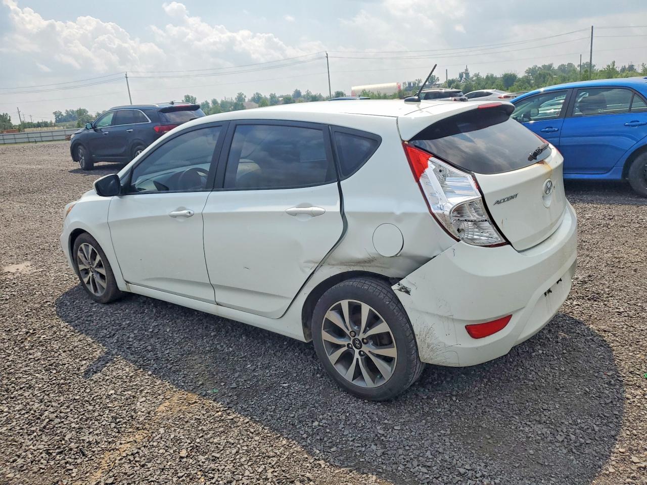2015 Hyundai Accent Gs White vin: KMHCT5AE2FU212245