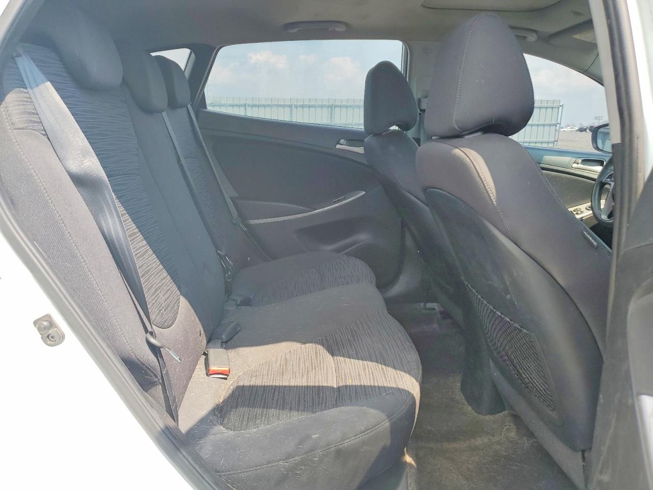 2015 Hyundai Accent Gs White vin: KMHCT5AE2FU212245