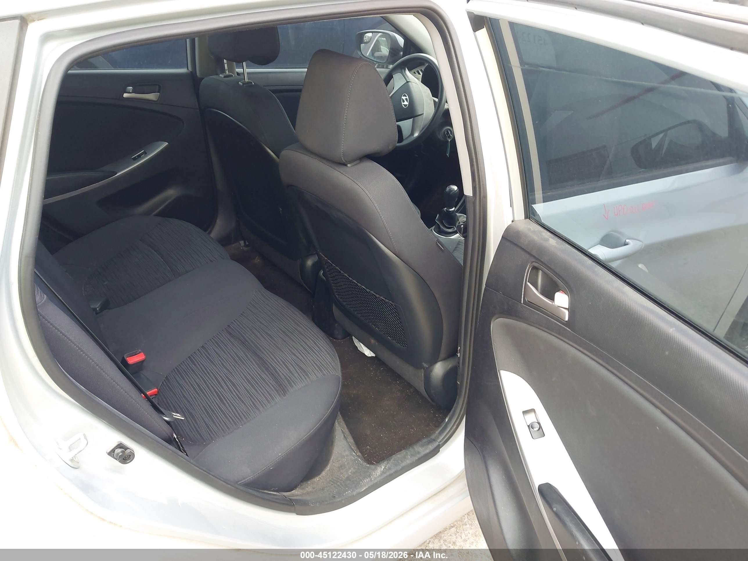 2015 Hyundai Accent Gs Silver vin: KMHCT5AE2FU212584