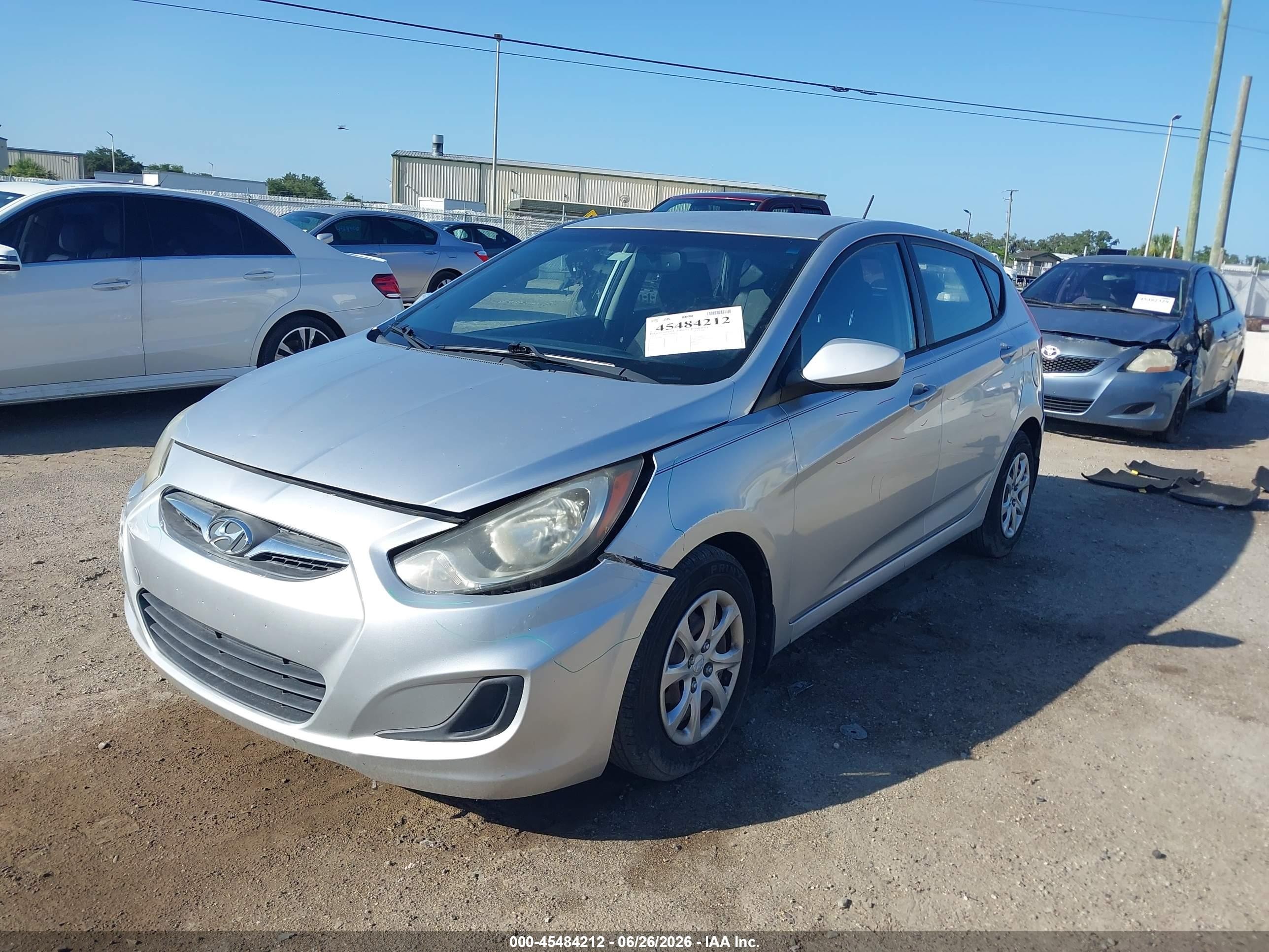 2013 Hyundai Accent Gs Silver vin: KMHCT5AE3DU093621