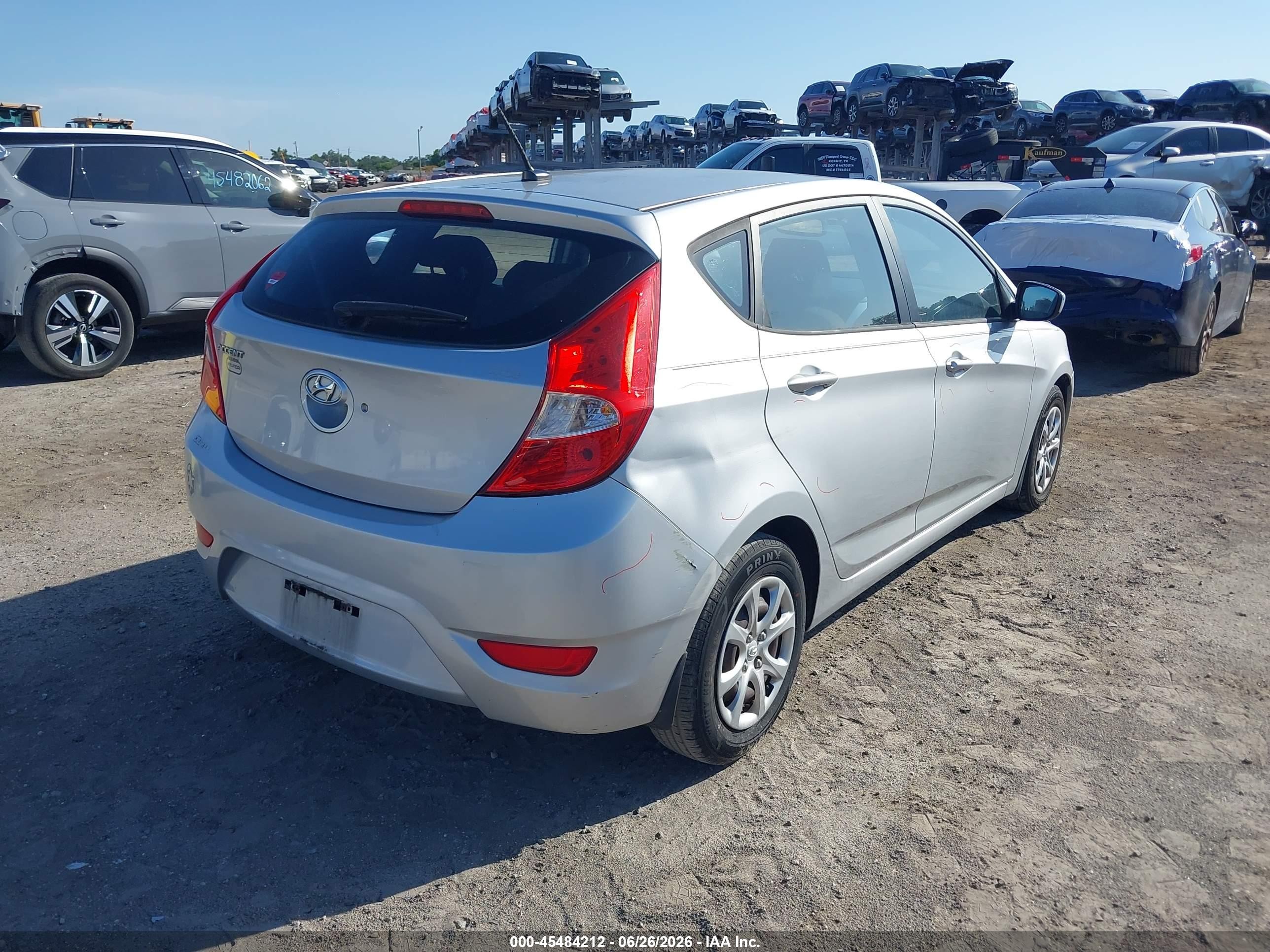 2013 Hyundai Accent Gs Silver vin: KMHCT5AE3DU093621