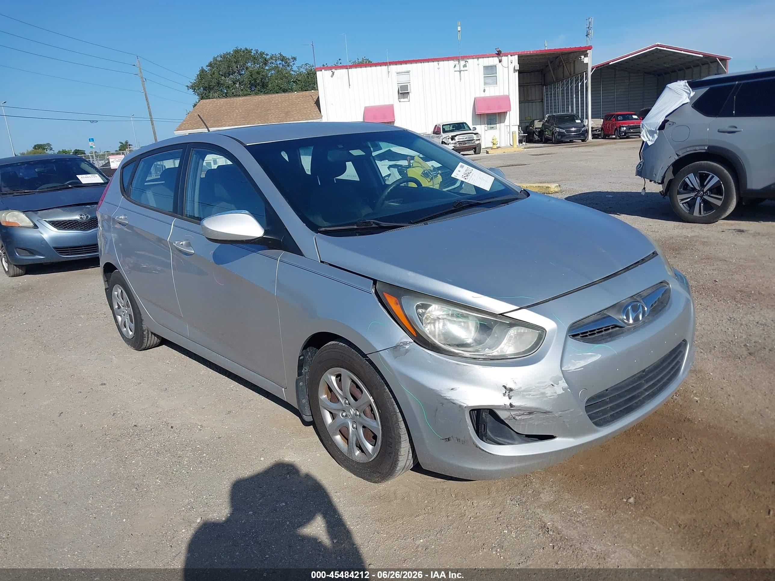 2013 Hyundai Accent Gs Silver vin: KMHCT5AE3DU093621