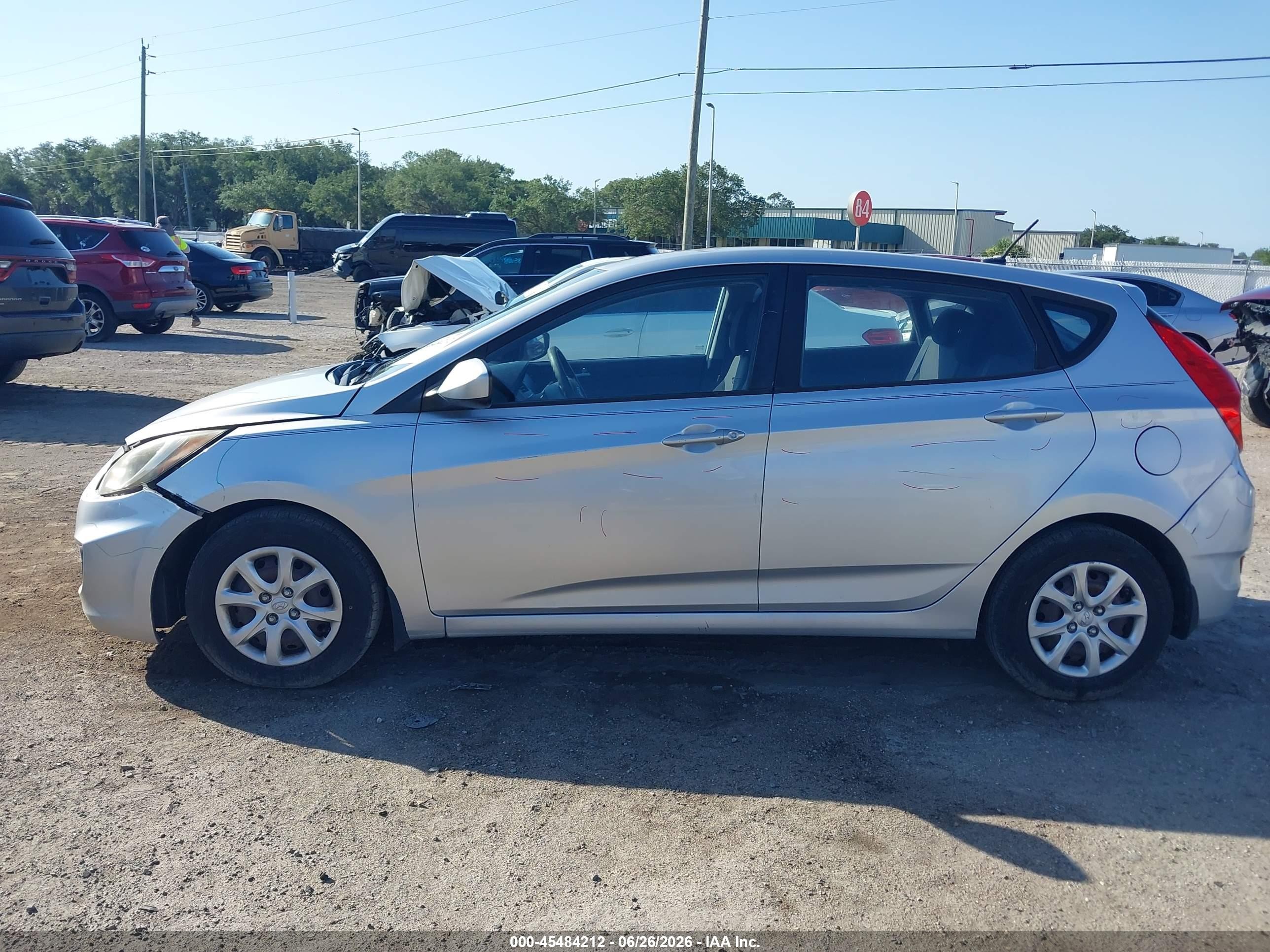 2013 Hyundai Accent Gs Silver vin: KMHCT5AE3DU093621