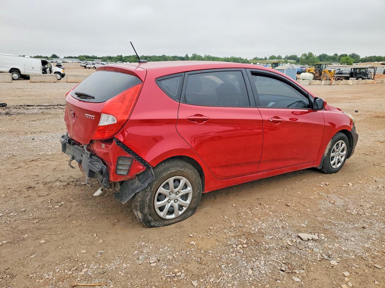 2013 Hyundai Accent Red vin: KMHCT5AE3DU111308