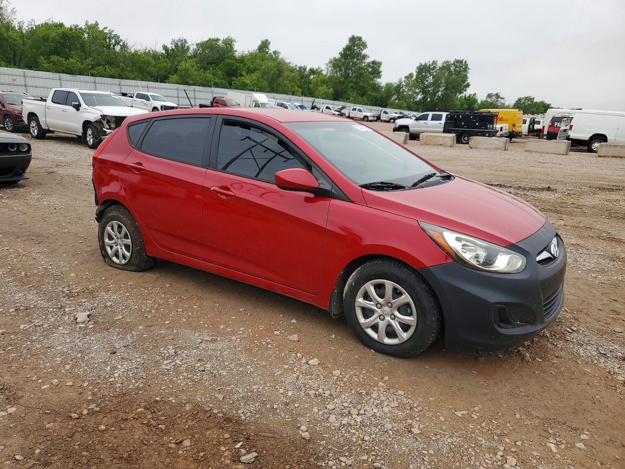 2013 Hyundai Accent Red vin: KMHCT5AE3DU111308