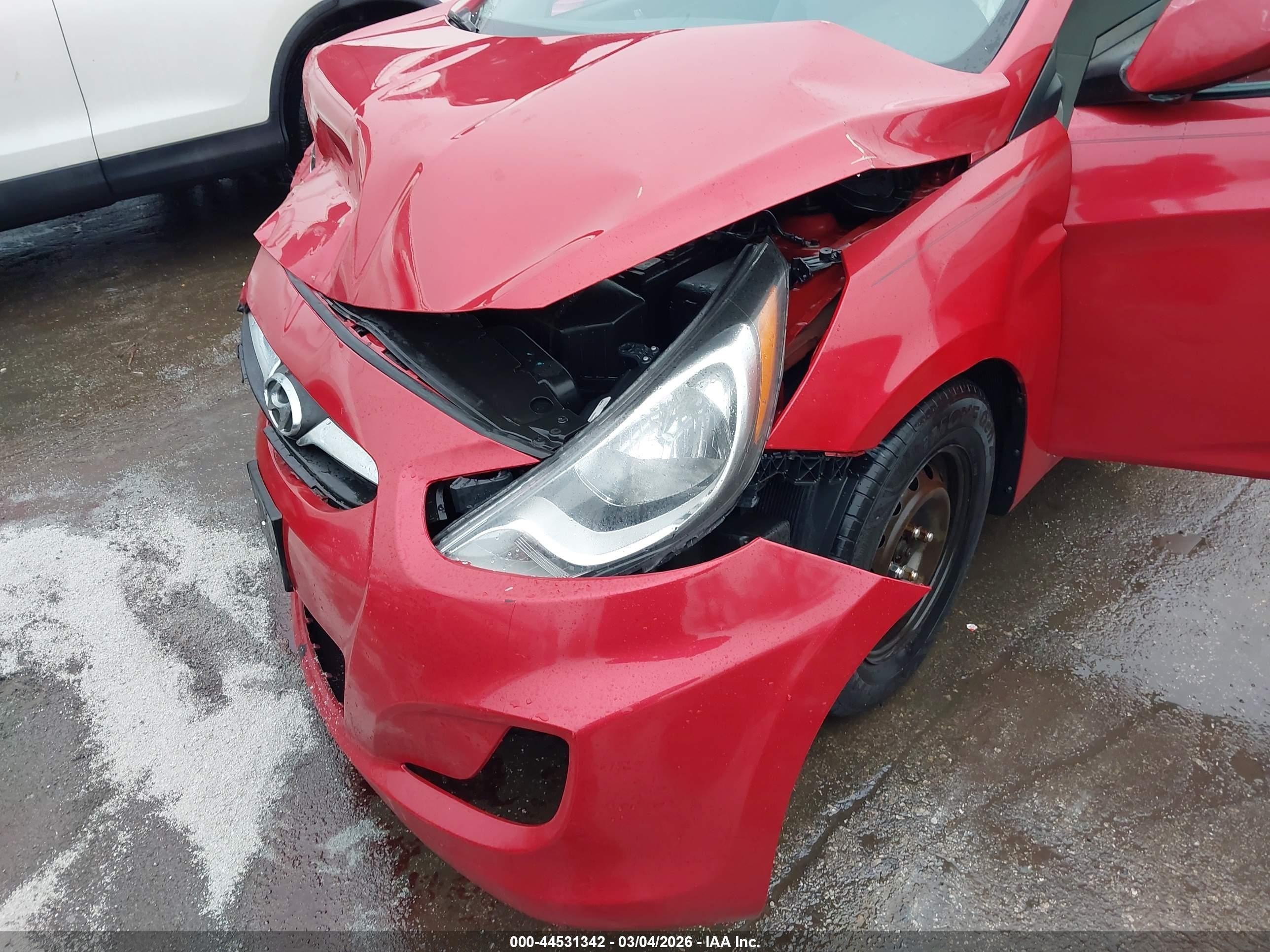 2013 Hyundai Accent Gs Red vin: KMHCT5AE3DU128805
