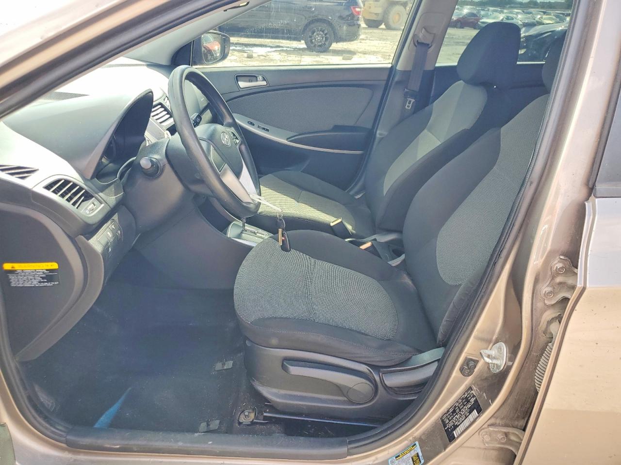 2013 Hyundai Accent Gs Tan vin: KMHCT5AE3DU138721