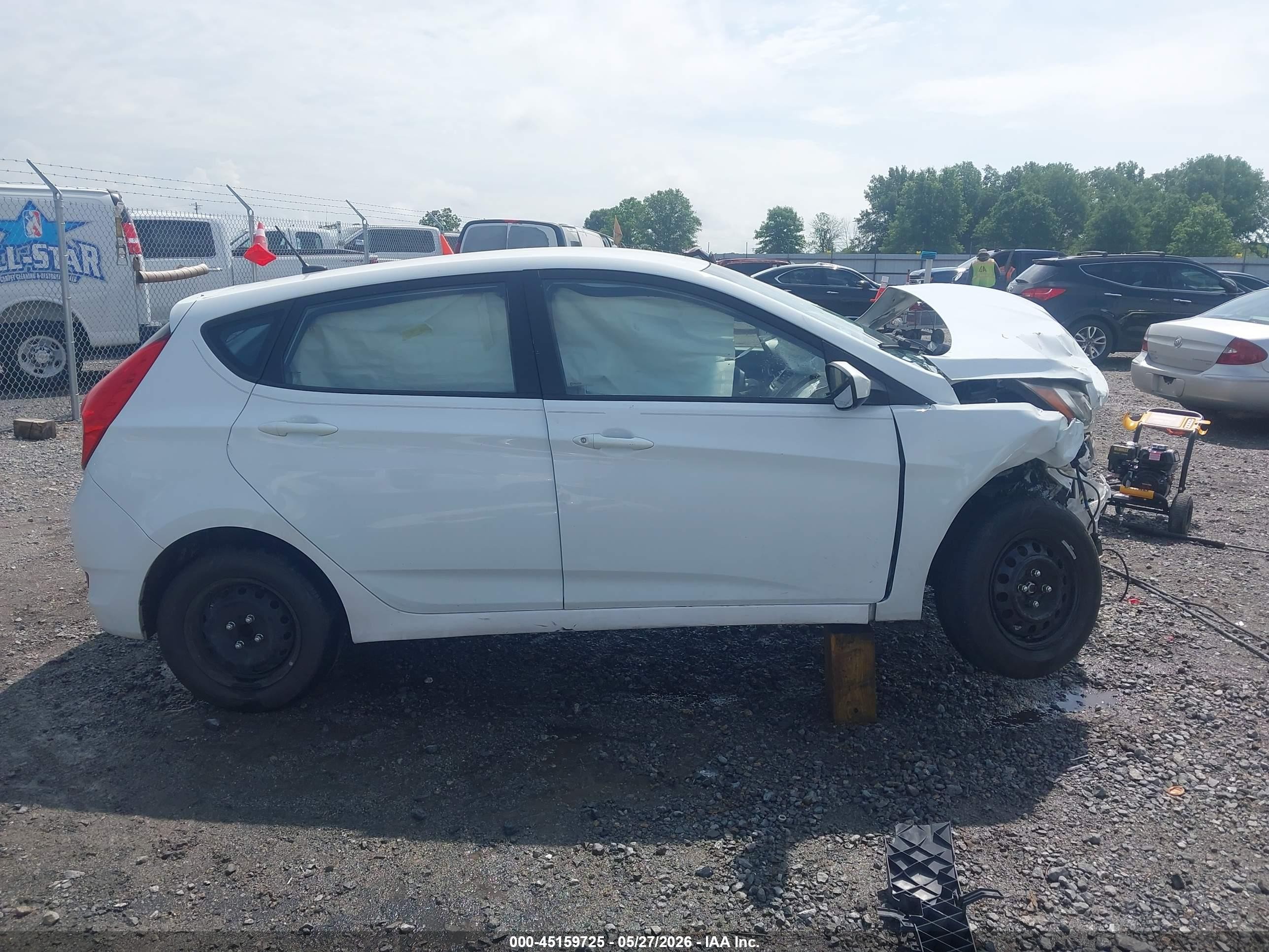 2014 Hyundai Accent Gs White vin: KMHCT5AE3EU161658