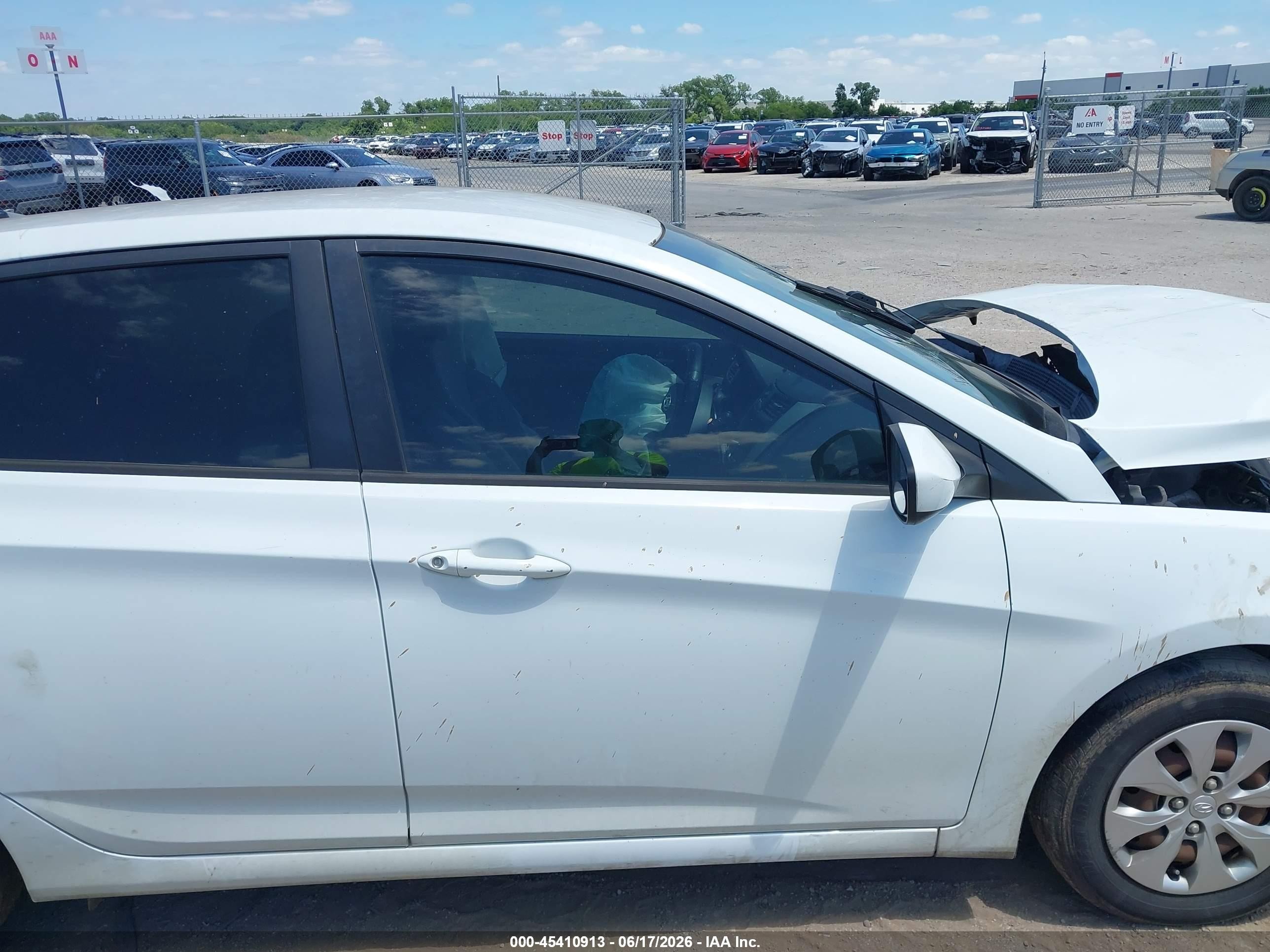 2015 Hyundai Accent Gs White vin: KMHCT5AE3FU217793