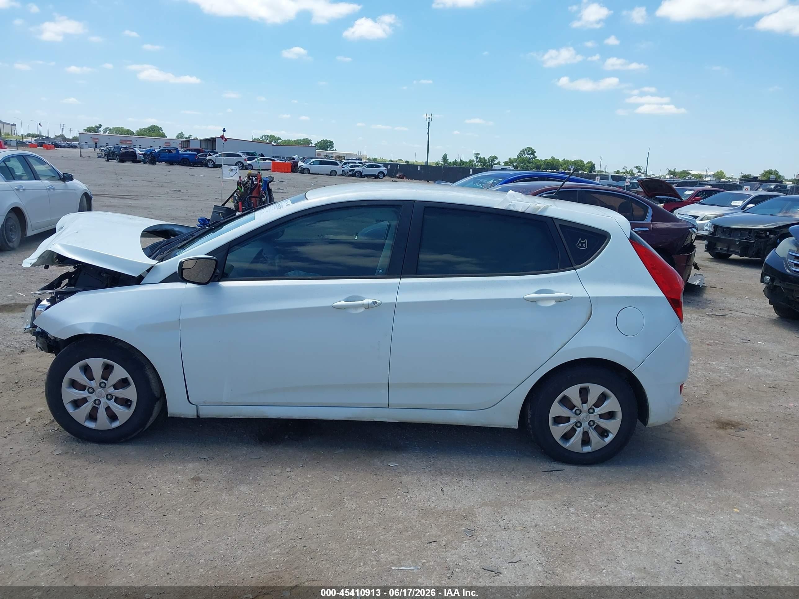 2015 Hyundai Accent Gs White vin: KMHCT5AE3FU217793