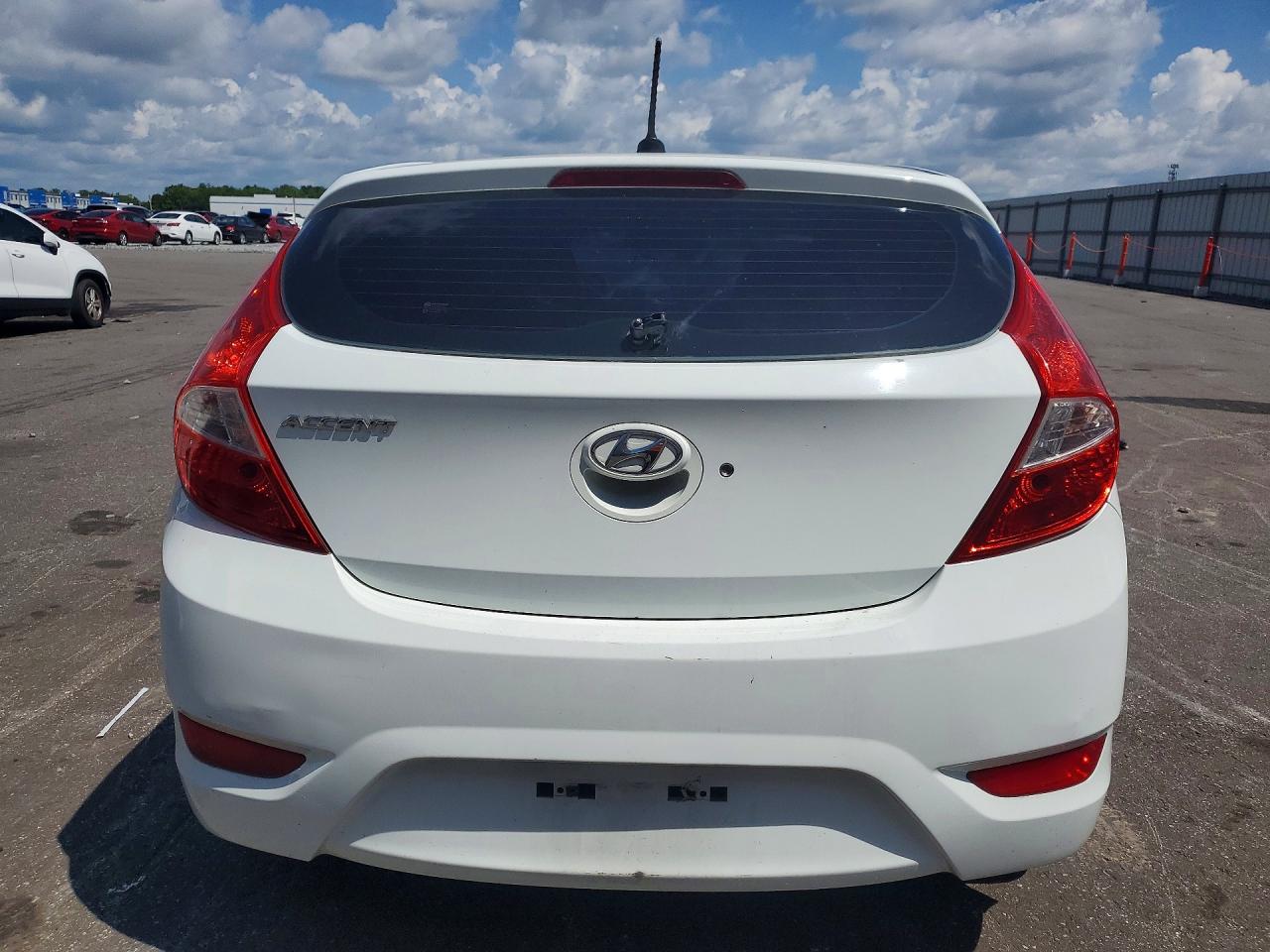 2013 Hyundai Accent Gs White vin: KMHCT5AE4DU079940
