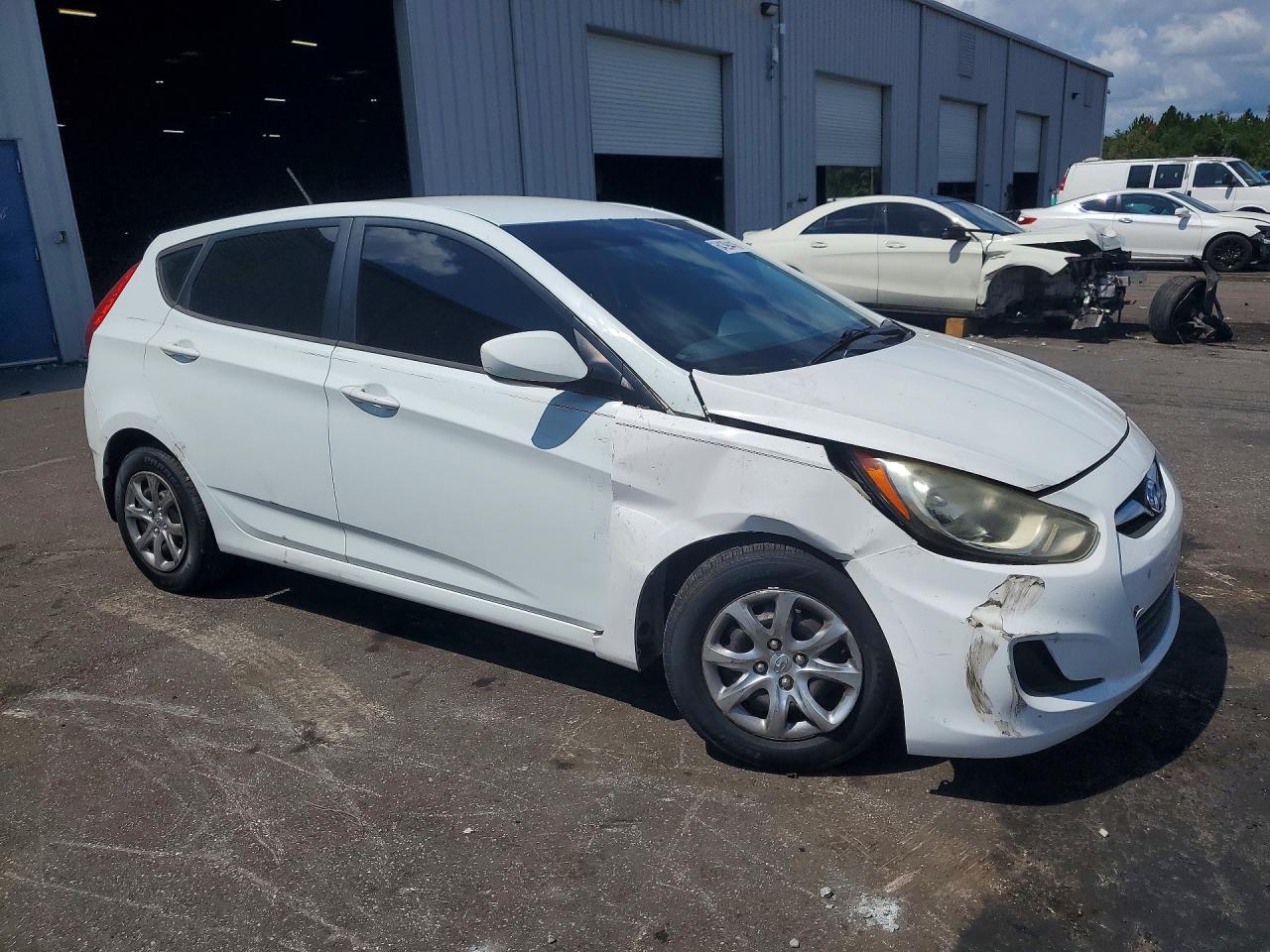 2013 Hyundai Accent Gs White vin: KMHCT5AE4DU079940