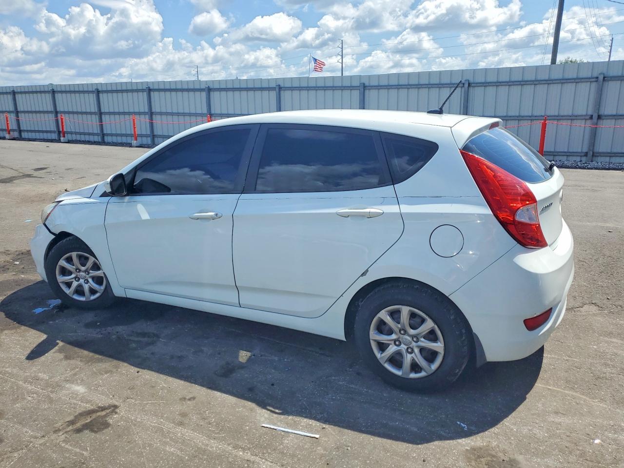 2013 Hyundai Accent Gs White vin: KMHCT5AE4DU079940