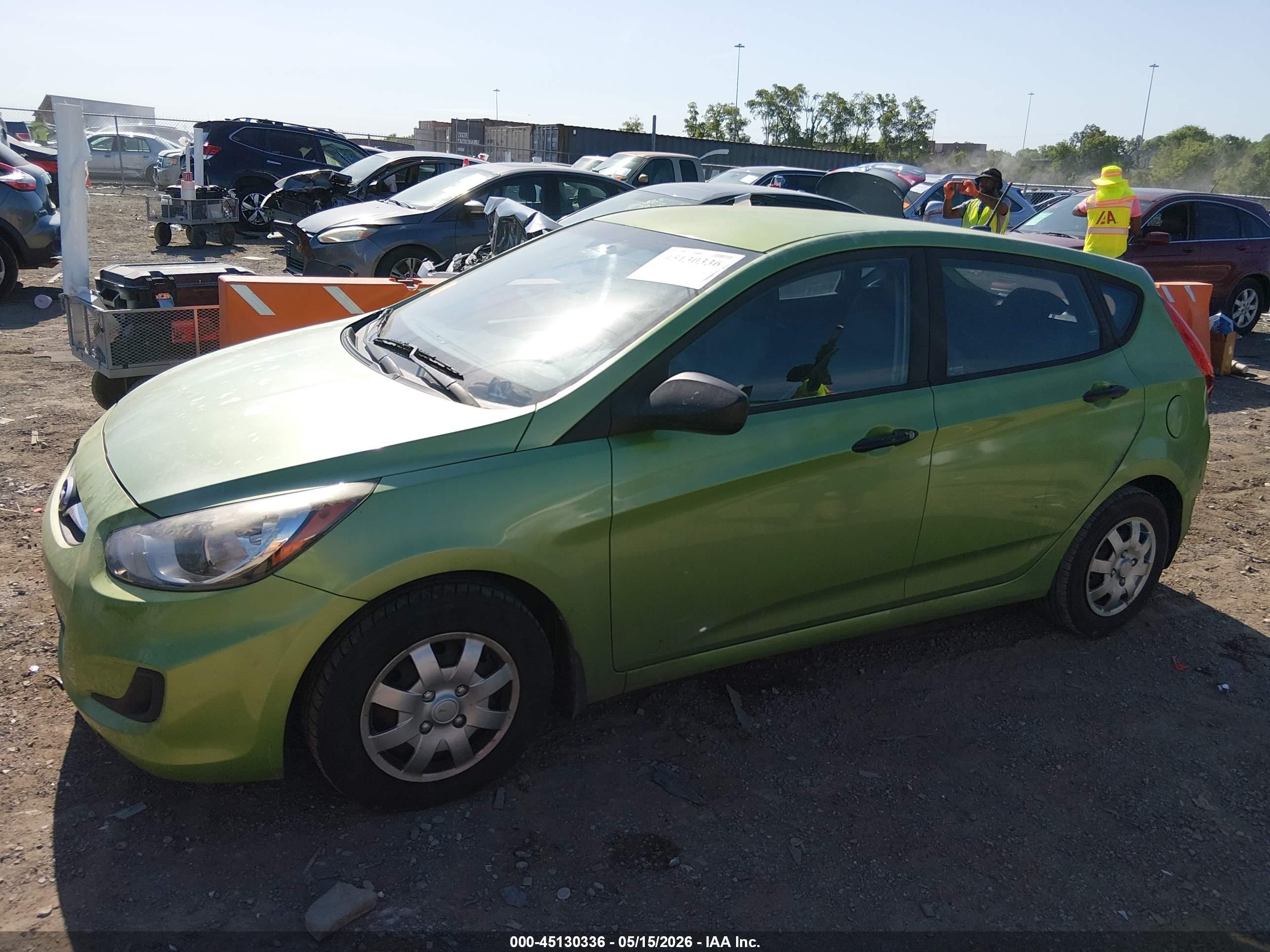2013 Hyundai Accent Gs Green vin: KMHCT5AE4DU103072