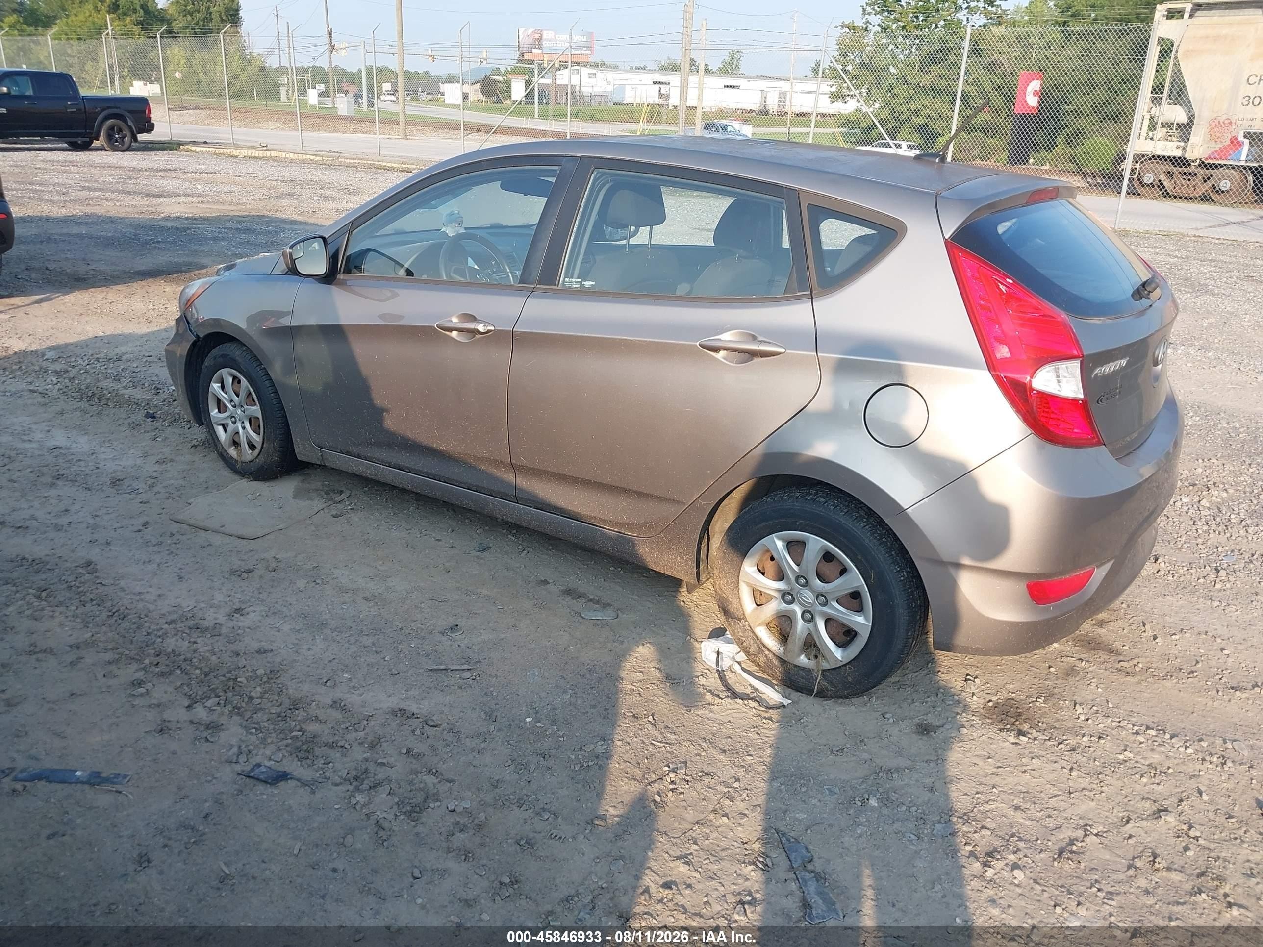 2014 Hyundai Accent Gs Silver vin: KMHCT5AE4EU154184