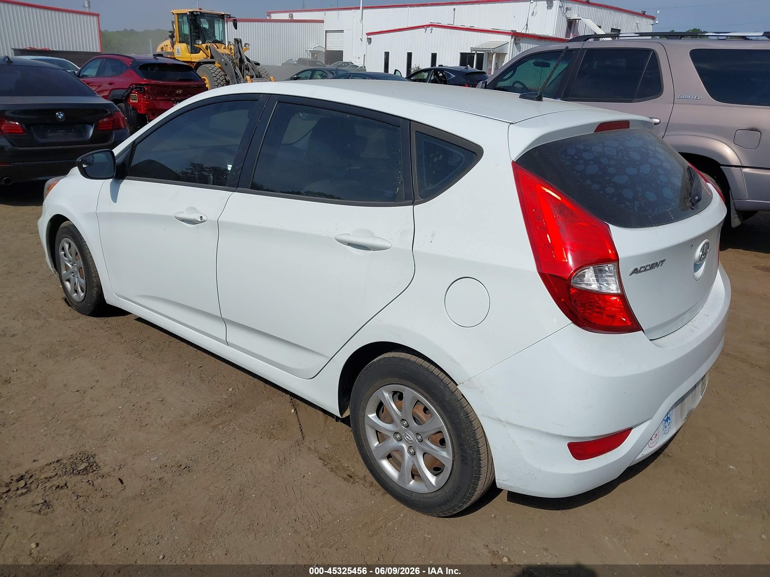 2014 Hyundai Accent Gs White vin: KMHCT5AE4EU161328