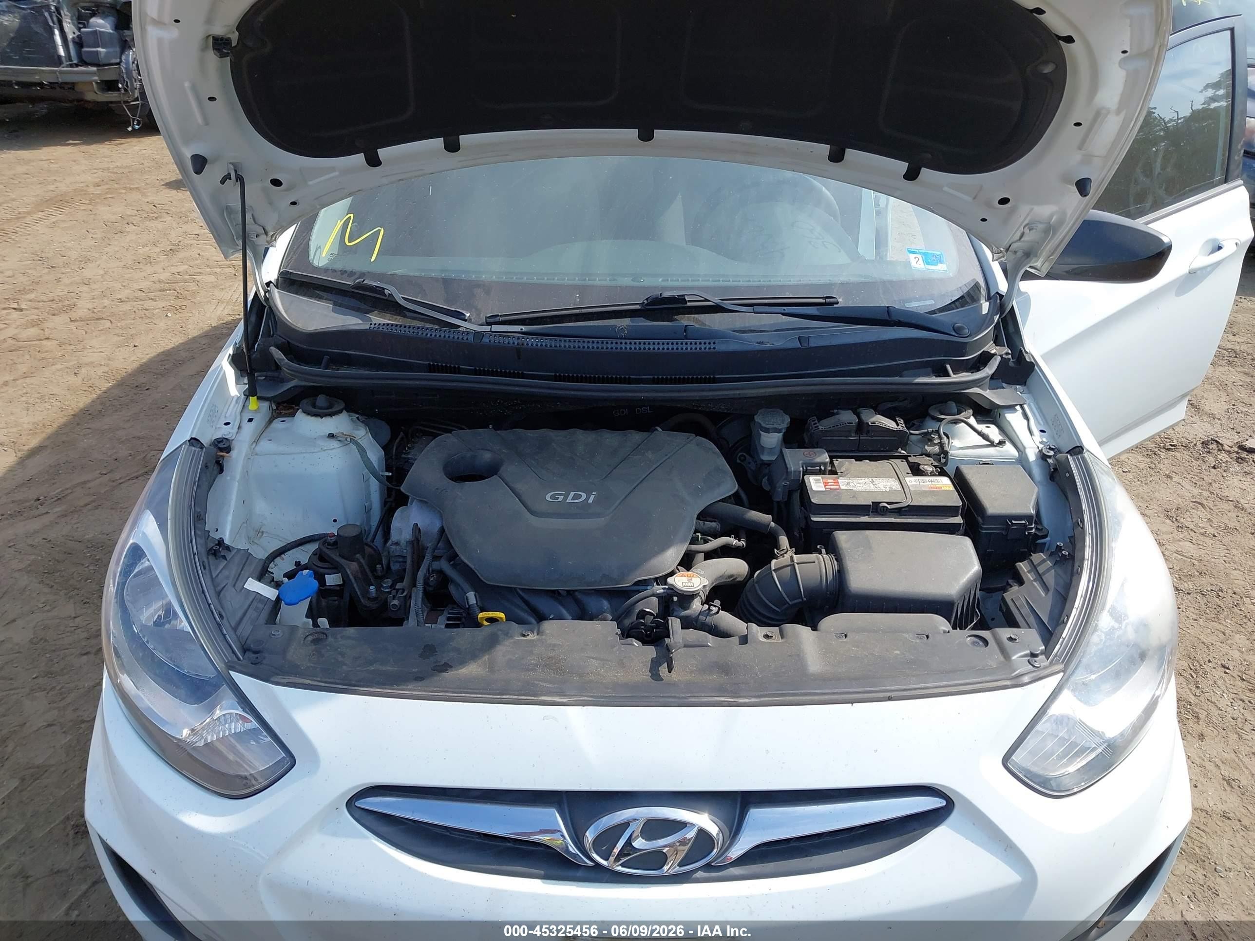 2014 Hyundai Accent Gs White vin: KMHCT5AE4EU161328
