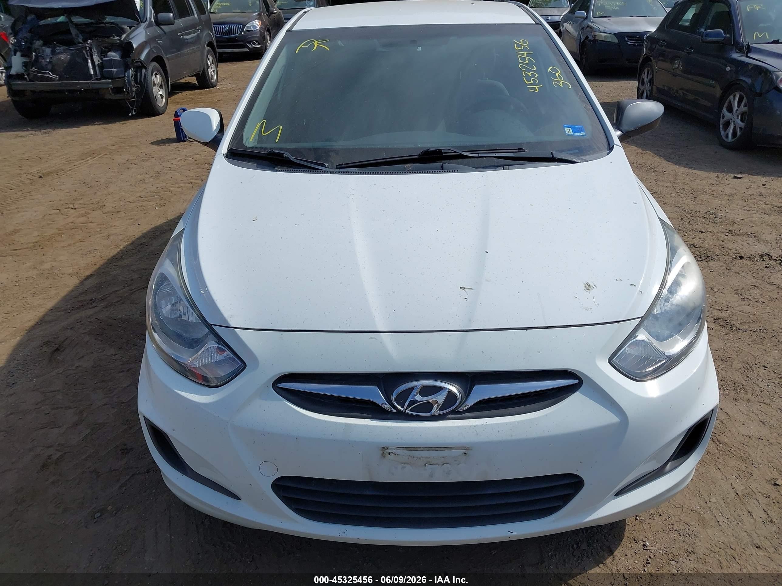 2014 Hyundai Accent Gs White vin: KMHCT5AE4EU161328