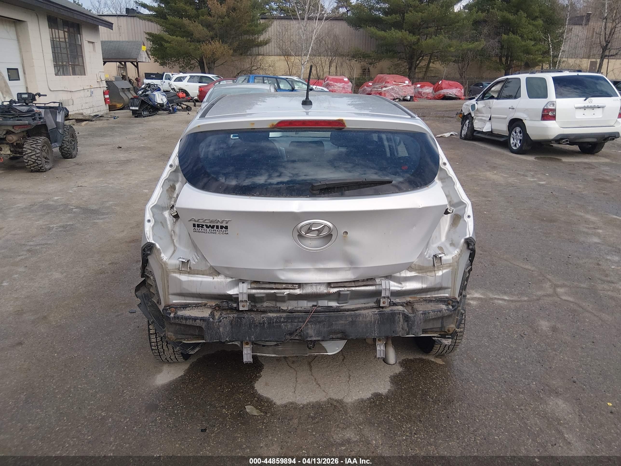 2014 Hyundai Accent Gs Silver vin: KMHCT5AE4EU173172