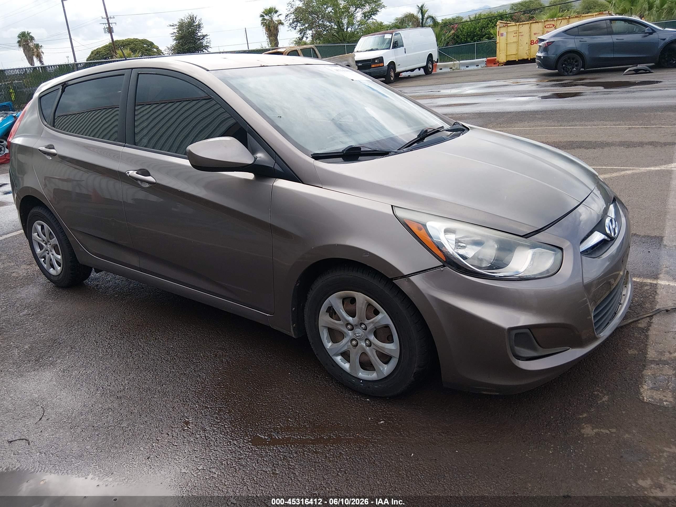 2014 Hyundai Accent Gs Коричневый vin: KMHCT5AE4EU181420