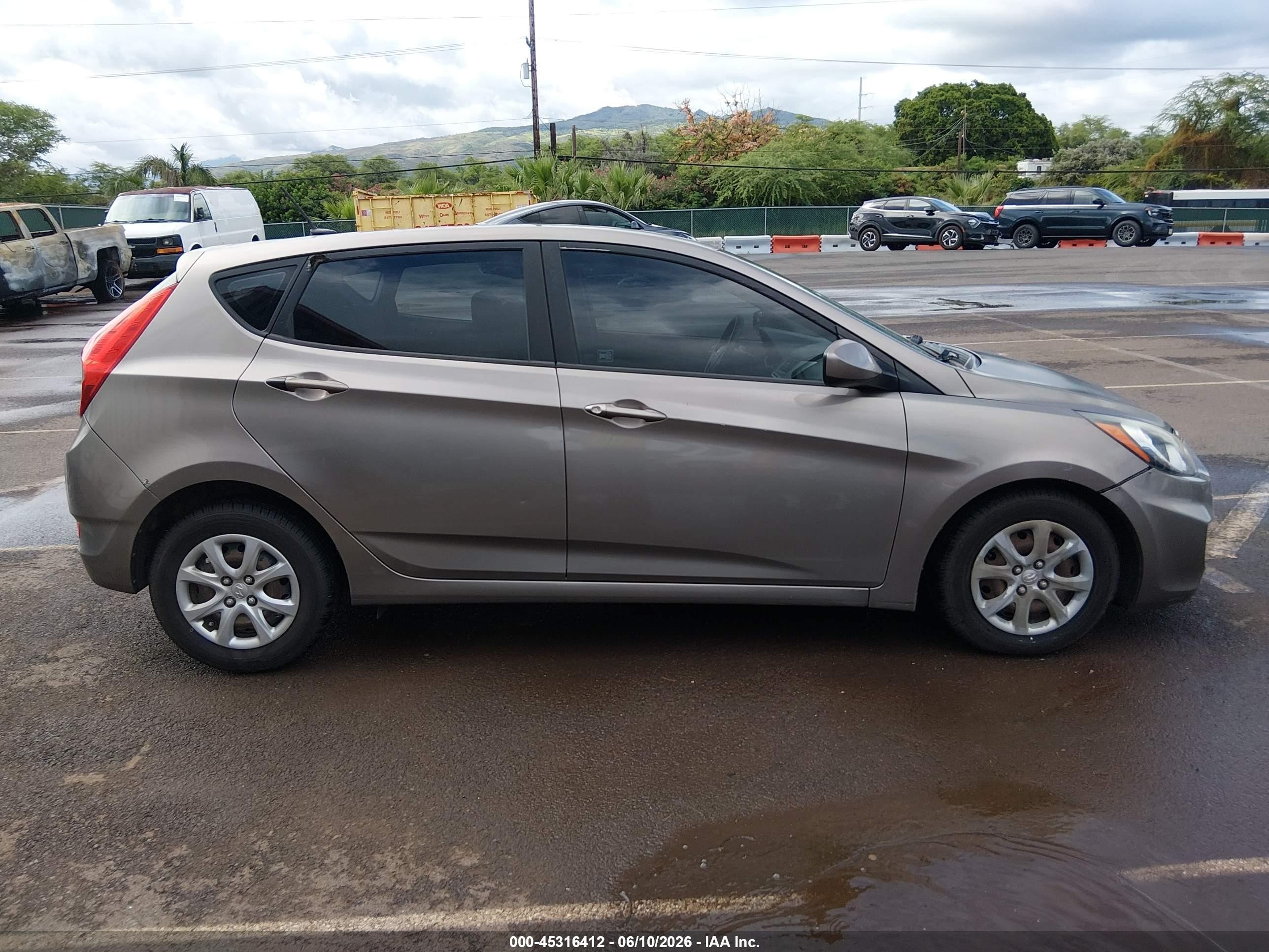 2014 Hyundai Accent Gs Коричневый vin: KMHCT5AE4EU181420