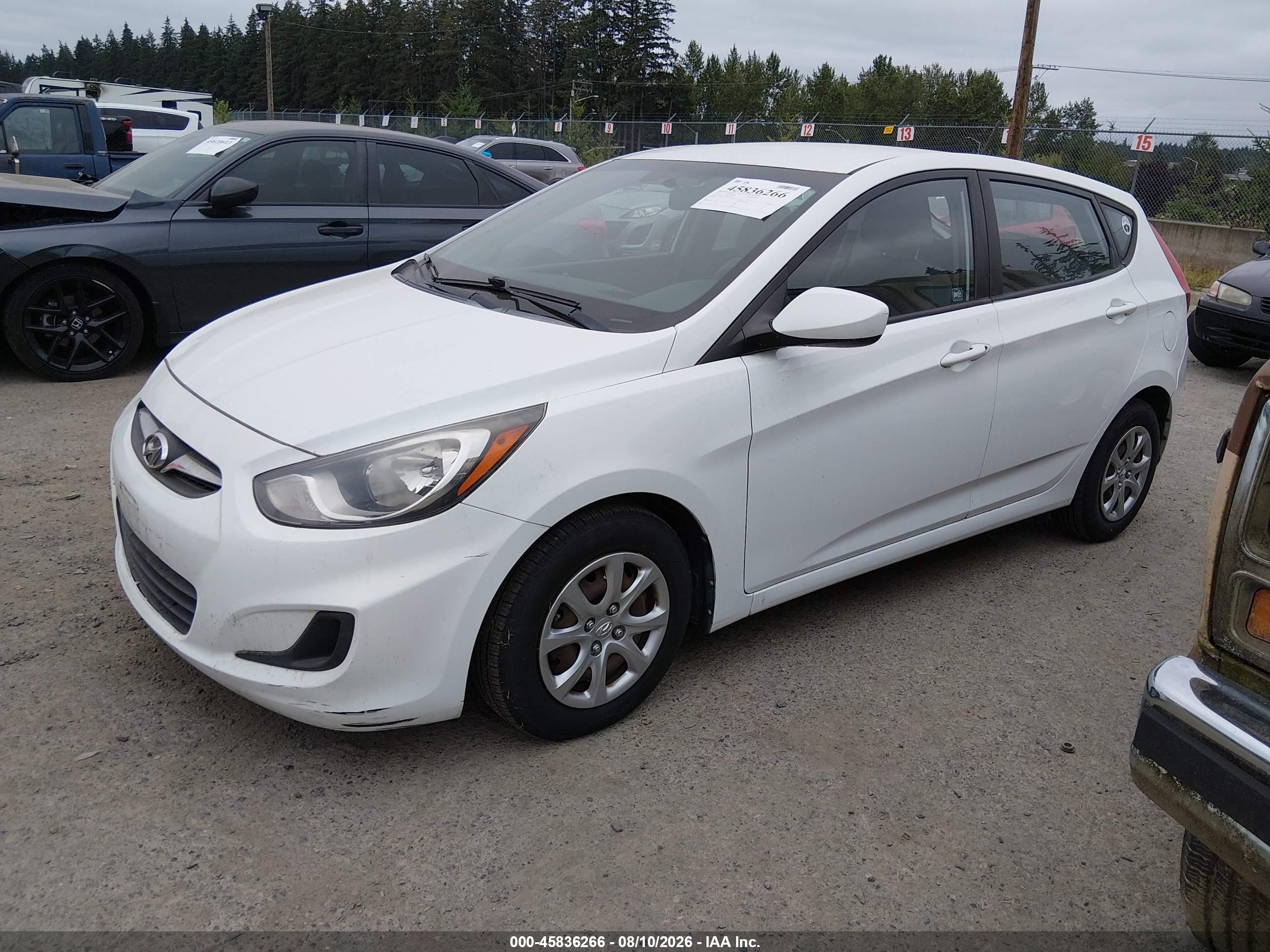 2014 Hyundai Accent Gs White vin: KMHCT5AE4EU188304