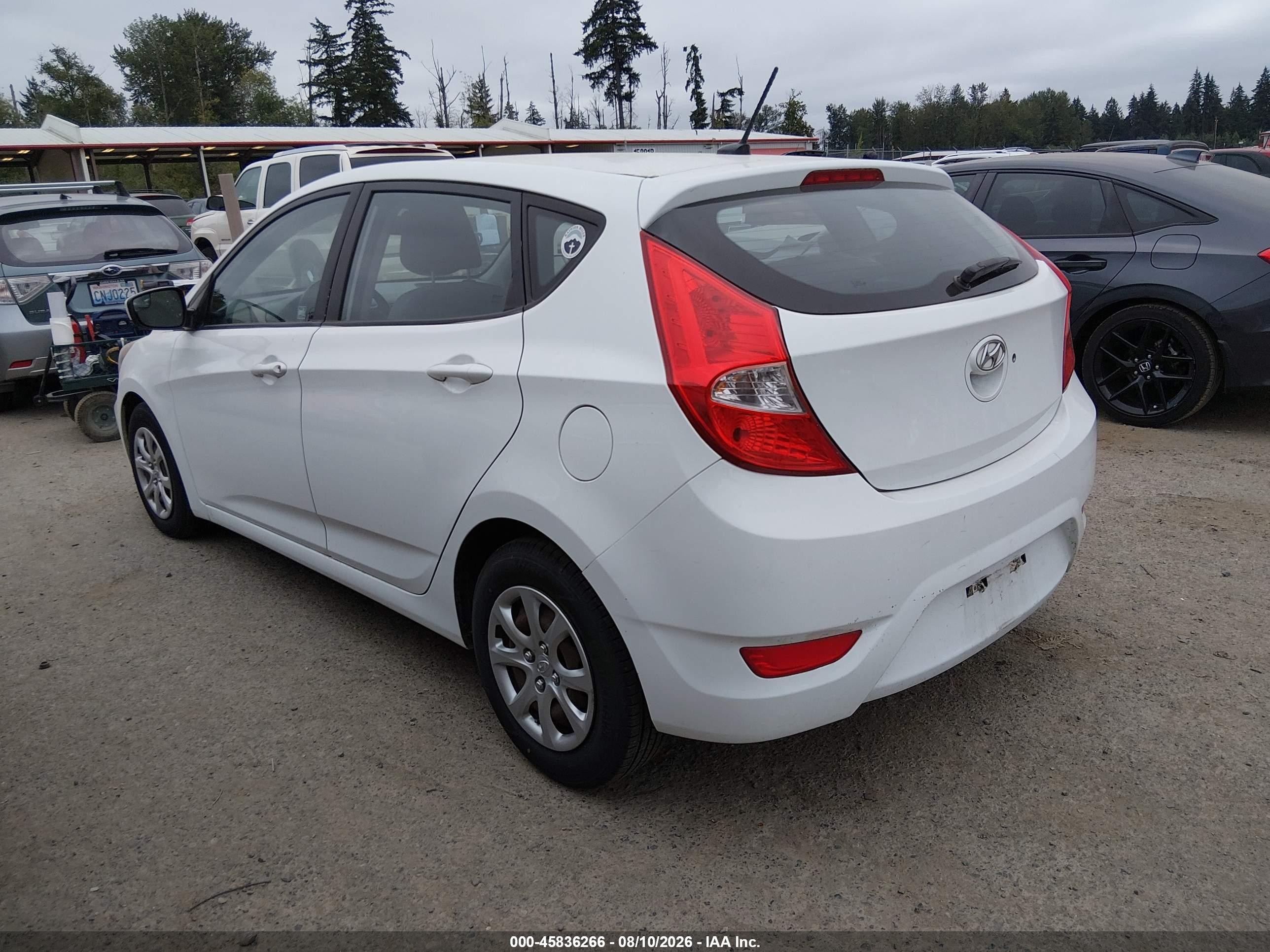2014 Hyundai Accent Gs White vin: KMHCT5AE4EU188304