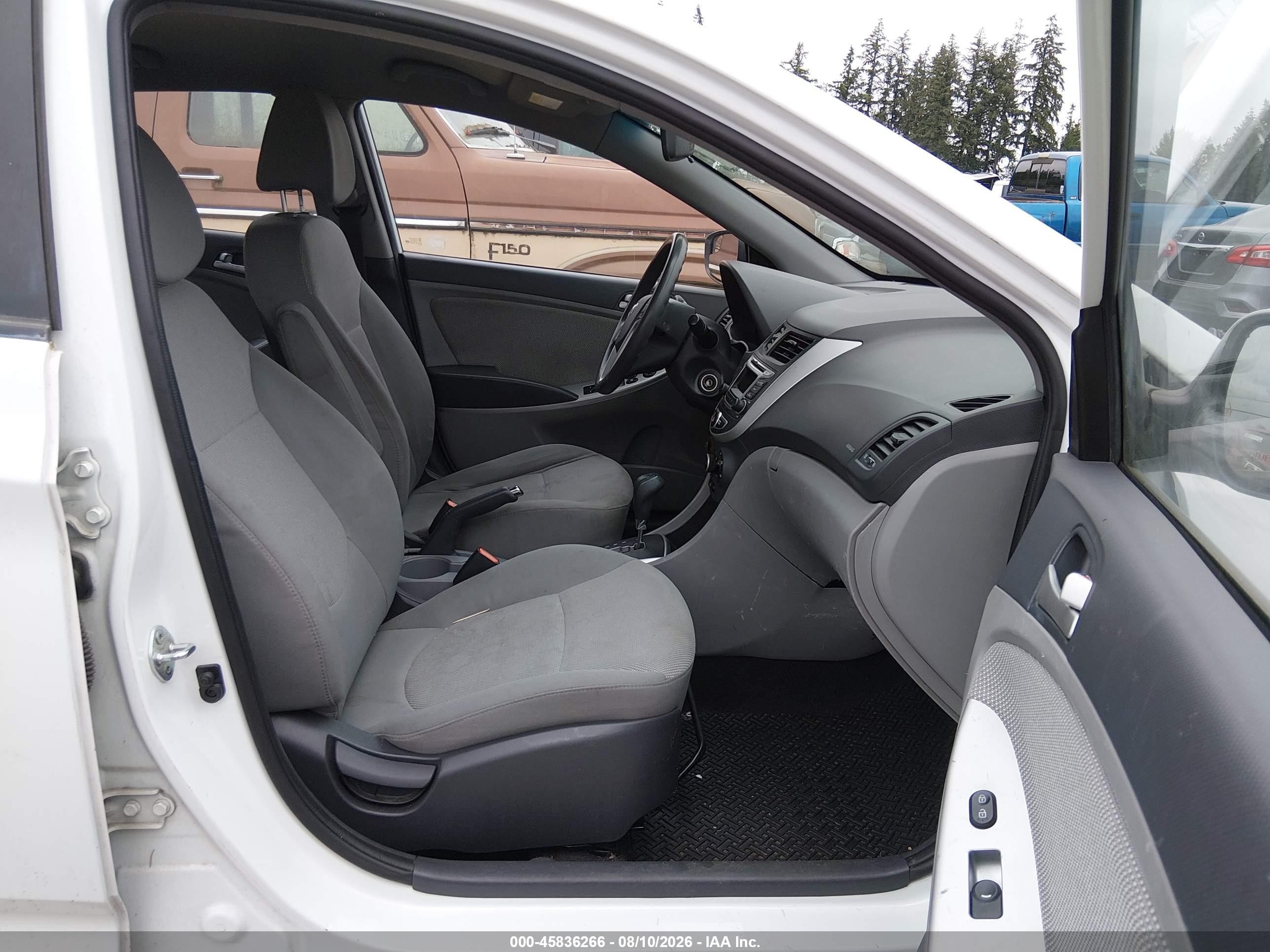 2014 Hyundai Accent Gs White vin: KMHCT5AE4EU188304
