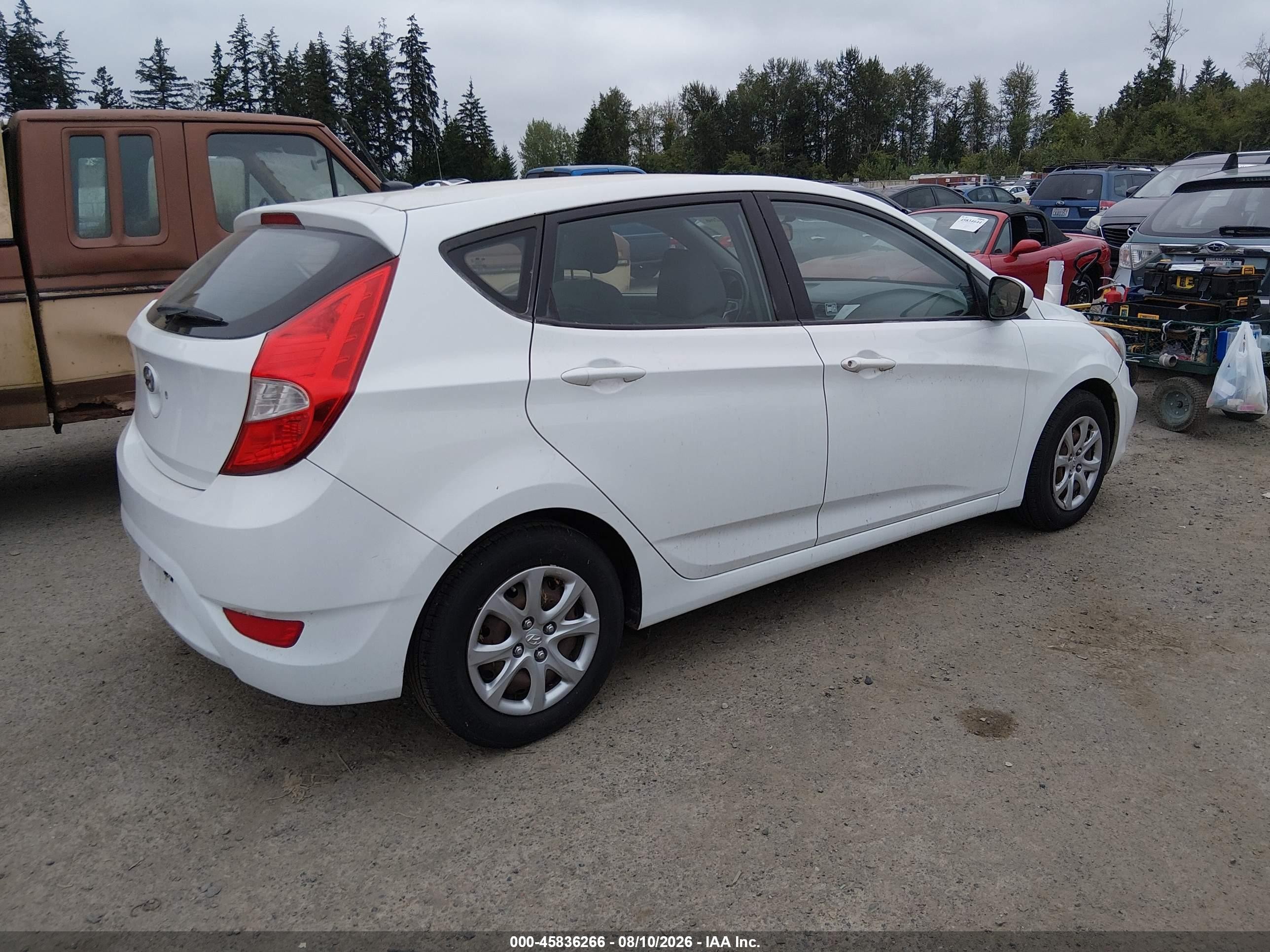 2014 Hyundai Accent Gs White vin: KMHCT5AE4EU188304