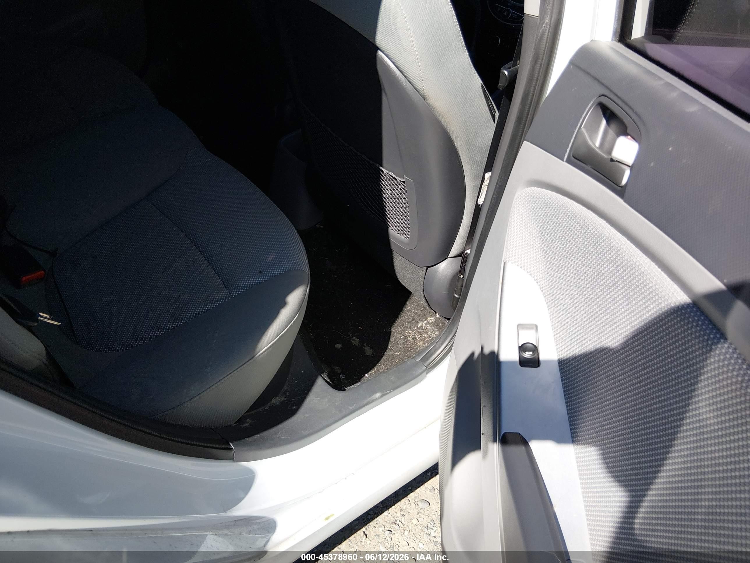 2014 Hyundai Accent Gs White vin: KMHCT5AE4EU195673
