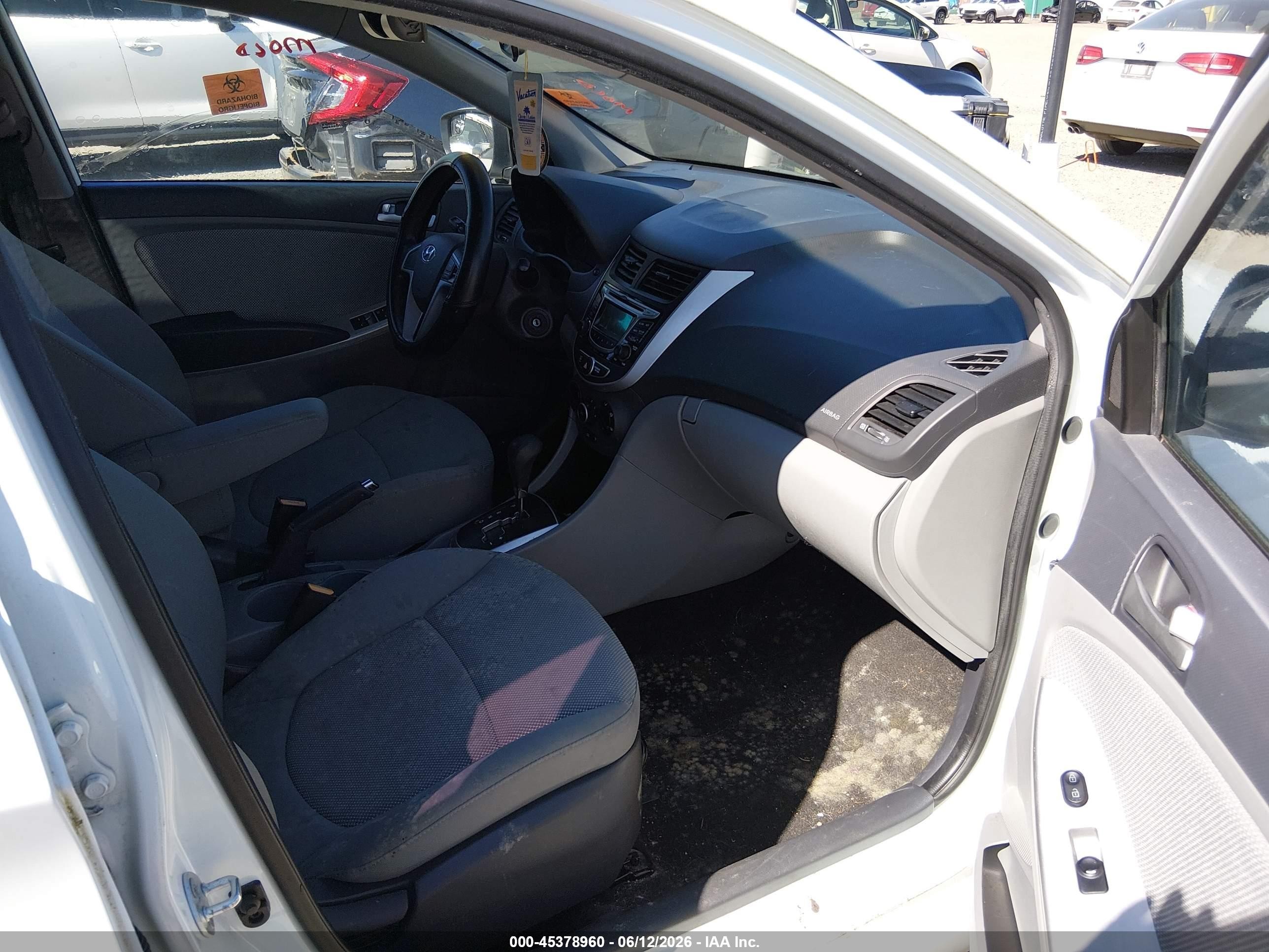 2014 Hyundai Accent Gs White vin: KMHCT5AE4EU195673