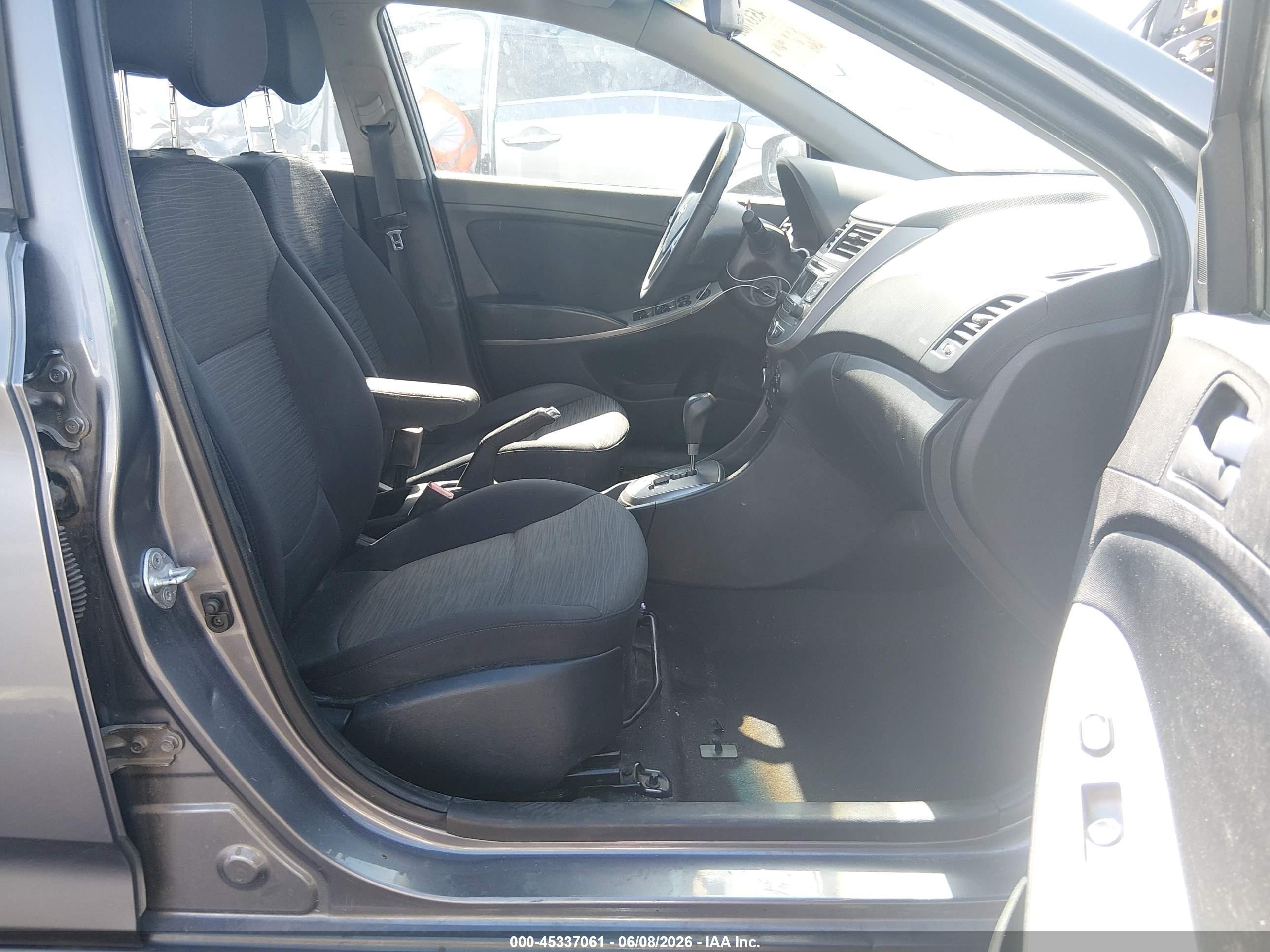 2016 Hyundai Accent Se Gray vin: KMHCT5AE4GU255230