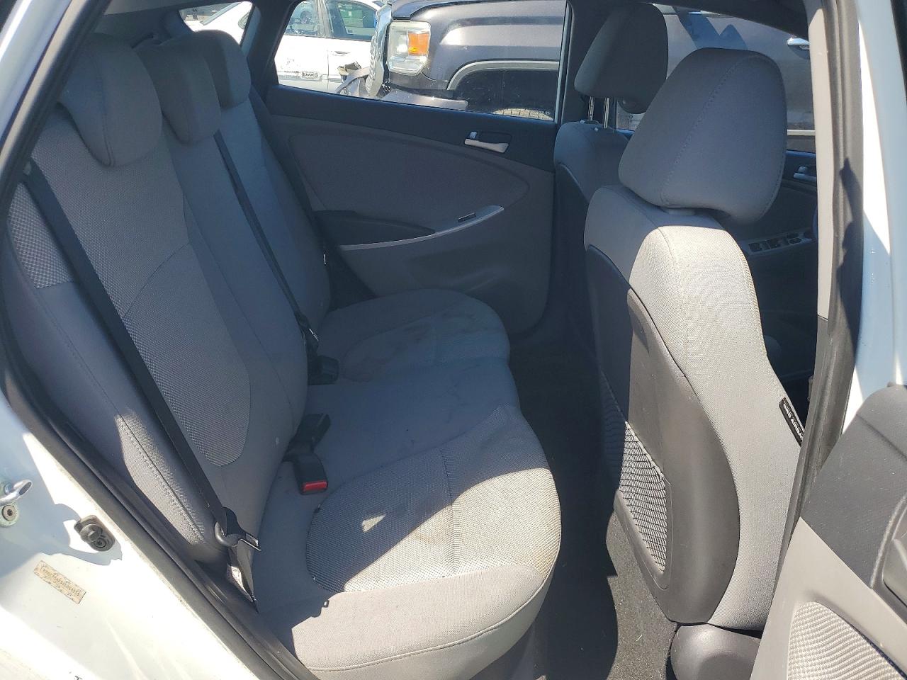 2013 Hyundai Accent Gs Белый vin: KMHCT5AE5DU063553