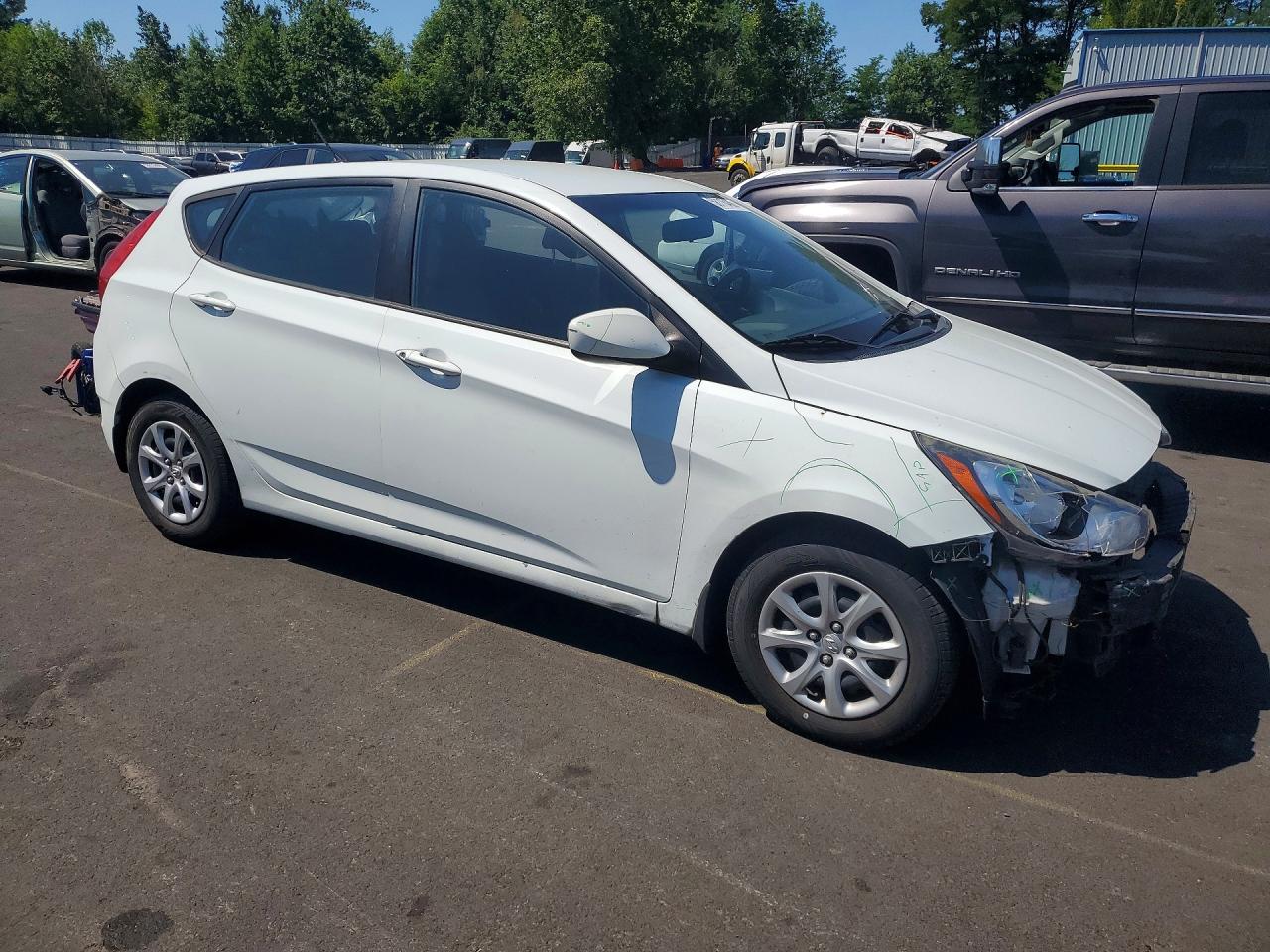 2013 Hyundai Accent Gs Белый vin: KMHCT5AE5DU063553