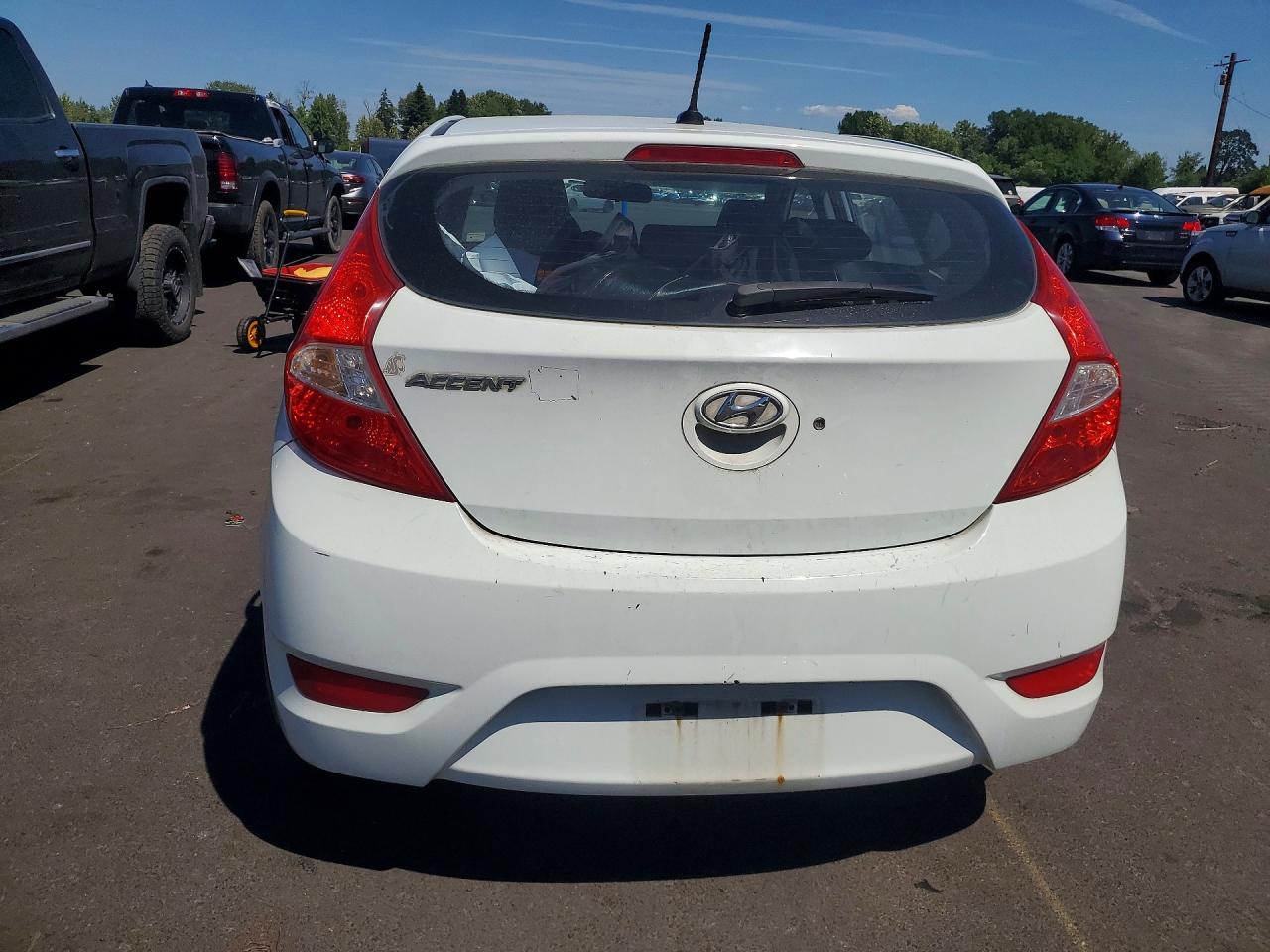 2013 Hyundai Accent Gs Белый vin: KMHCT5AE5DU063553