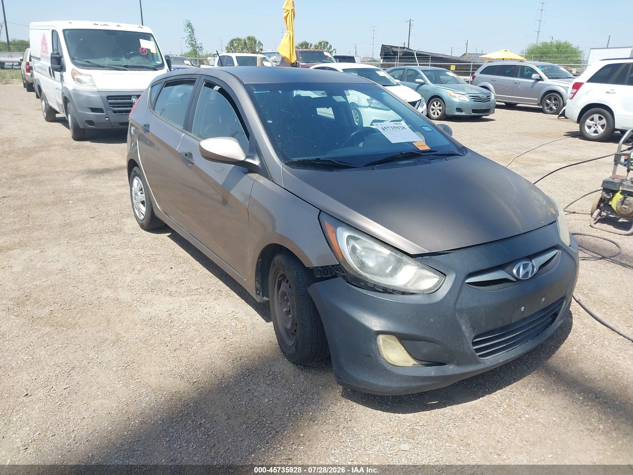2013 Hyundai Accent Gs Серый vin: KMHCT5AE5DU083950